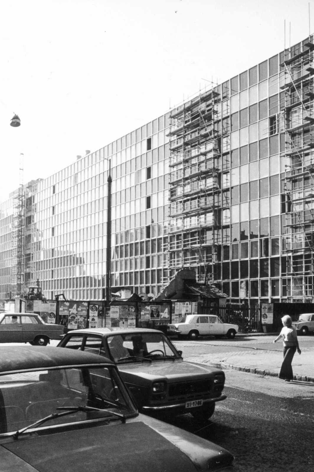 Hungary, Budapest XIII., Victor Hugo utca - Pannónia (Rajk László utca sarok, szemben a Könnyűipari Tervező Vállalat épülő székháza., 1974, Középületépítő Vállalat - Kreszán Albert - Koczka András - Kemecsei József, Budapest, Fortepan #226778