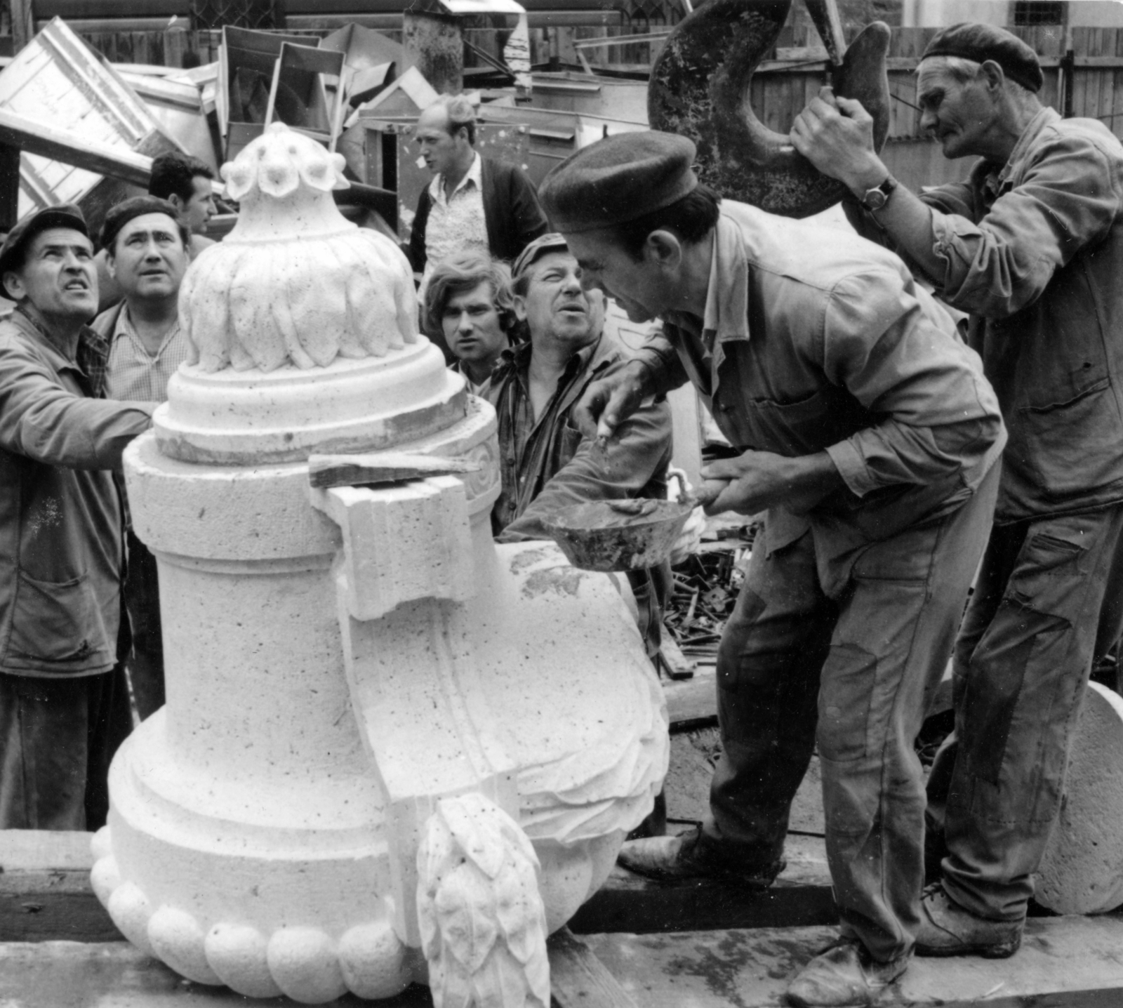 1970, Középületépítő Vállalat - Kreszán Albert - Koczka András - Kemecsei József, stone-cutter, Fortepan #226813