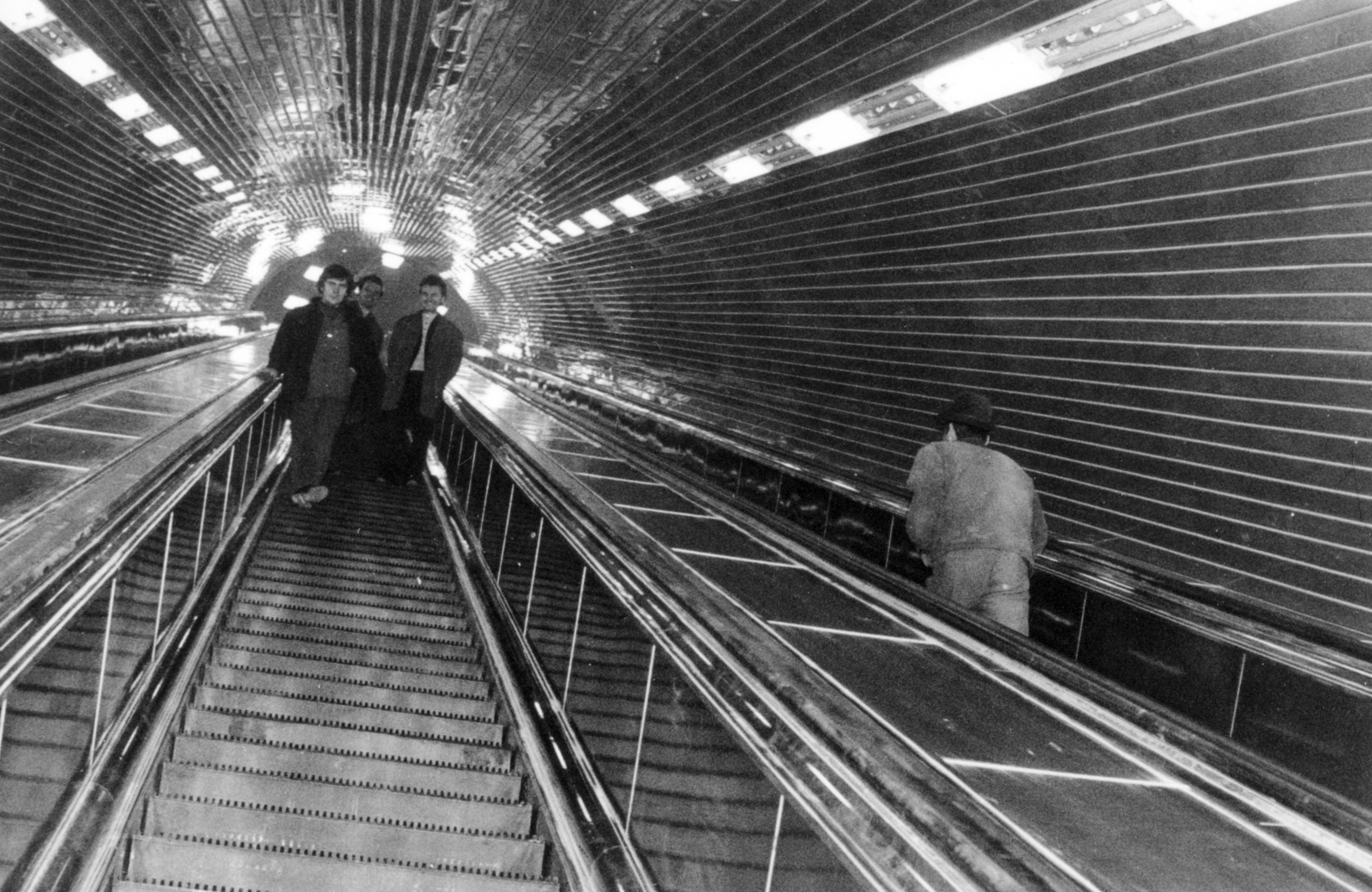 Hungary, Budapest V., Kossuth Lajos tér, a metróállomás mozgólépcsője., 1972, Középületépítő Vállalat - Kreszán Albert - Koczka András - Kemecsei József, Budapest, subway, moving escalator, Fortepan #226876