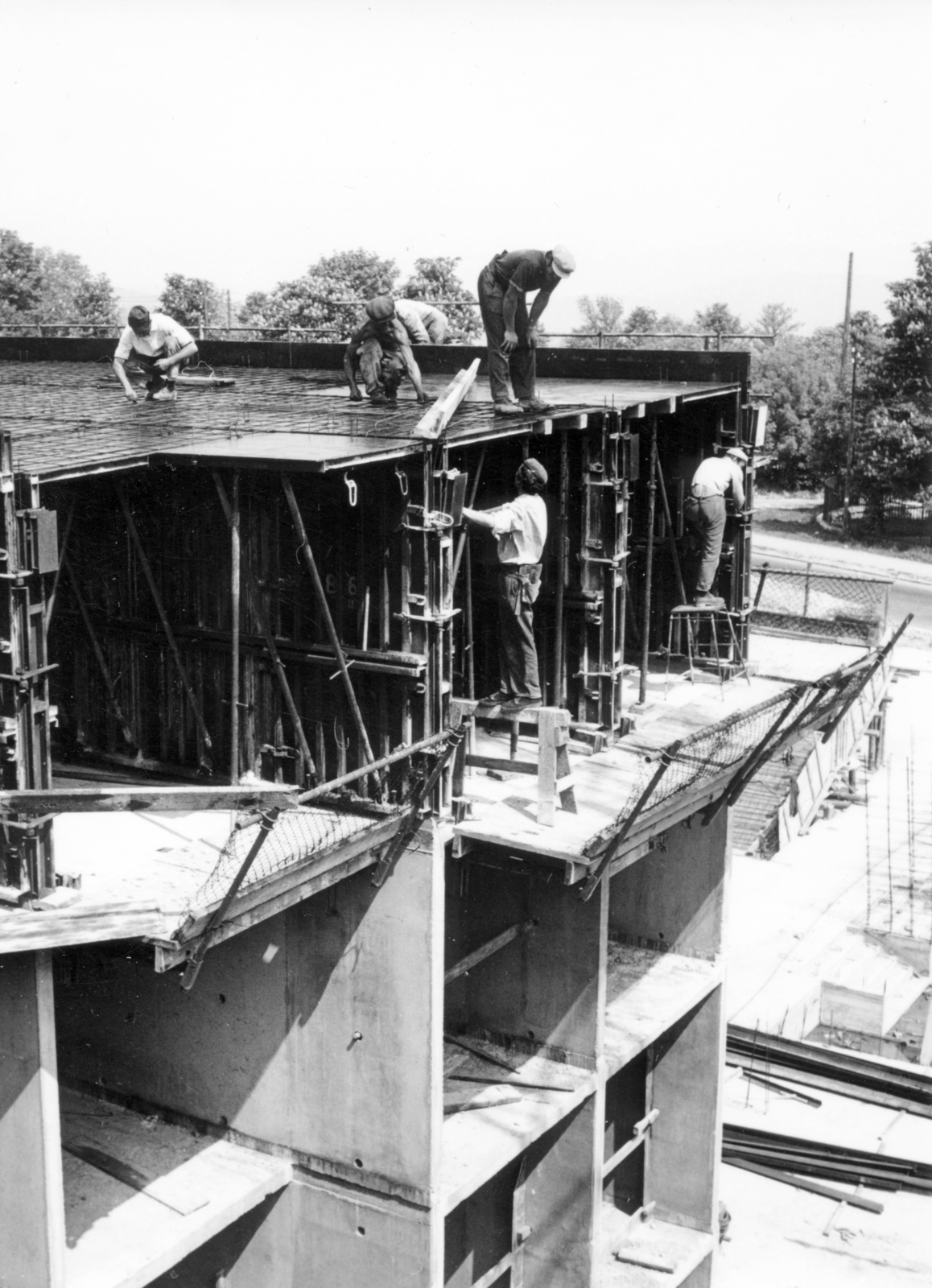 Hungary, Budapest XII., Eötvös út 40., a Hotel Olimpia építkezése, háttérben a Normafa út torkolata., 1971, Középületépítő Vállalat - Kreszán Albert - Koczka András - Kemecsei József, Budapest, Fortepan #226908