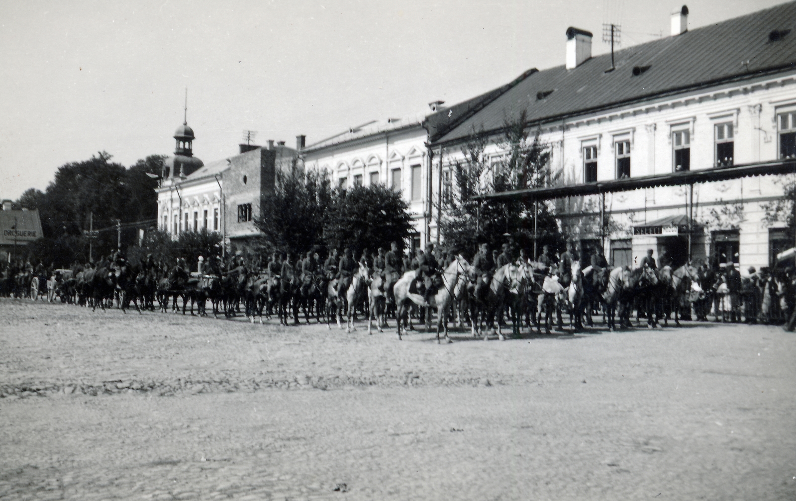 Romania,Transylvania, Gherla, Fő tér (ekkor Horthy Miklós tér, ma Piața Libertății). A felvétel 1940. szeptember 9-én, a magyar csapatok bevonulása idején készült., 1940, Szilvási hagyaték, conscription, Fortepan #226962