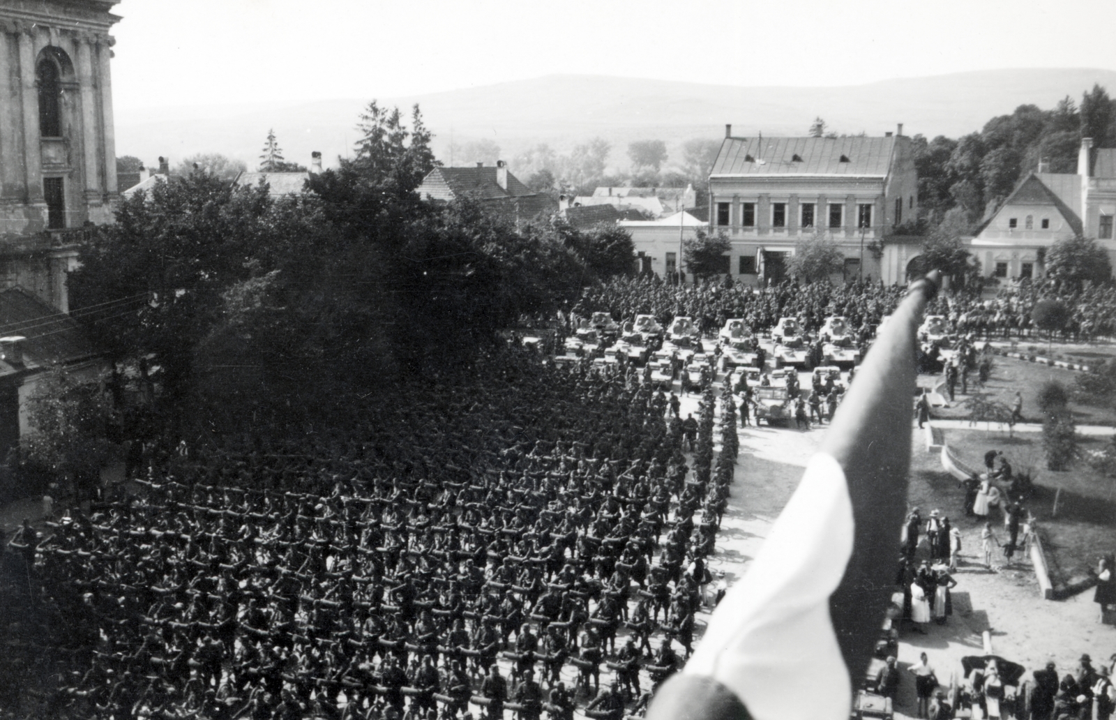 Romania,Transylvania, Gherla, Fő tér (ekkor Horthy Miklós tér, ma Piața Libertății). A felvétel 1940. szeptember 9-én, a magyar csapatok bevonulása idején készült., 1940, Szilvási hagyaték, military parade, Fortepan #226964