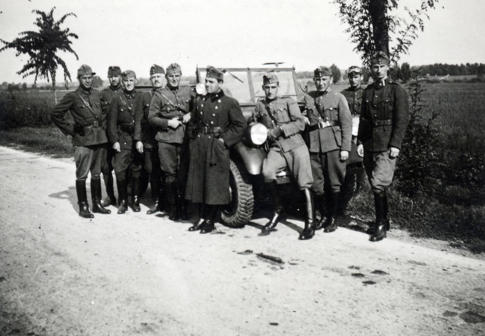 1940, Szilvási hagyaték, sitting on a car, Fortepan #226968