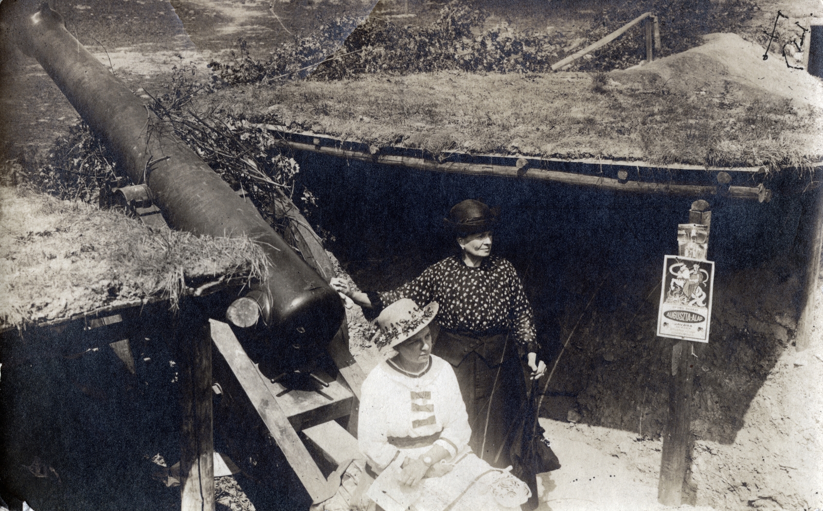 Hungary, Budapest II., hadi kiállítás a "Pasaréti lövészárok". Asszonyok gyűjtenek az Auguszta alap javára., 1915, Kohut család, cannon, ordnance, philantrophy, Budapest, Fortepan #226988