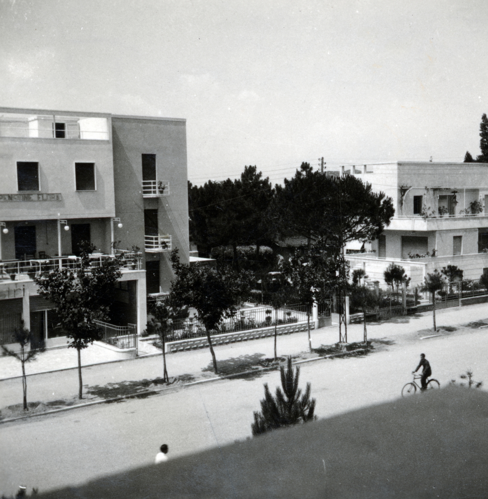 Italy, Viale Giosuè Carducci, bal szélen a "Pensione Flora" látható., 1937, Fortepan/Album076, Fortepan #227054
