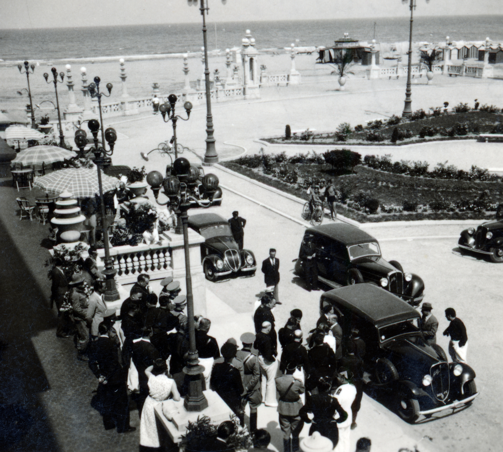 Italy, Piazza Andrea Costa, a felvétel a Grand Hotel Cesenatico előtt készült., 1937, Fortepan/Album076, terrace, sea shore, Fortepan #227055