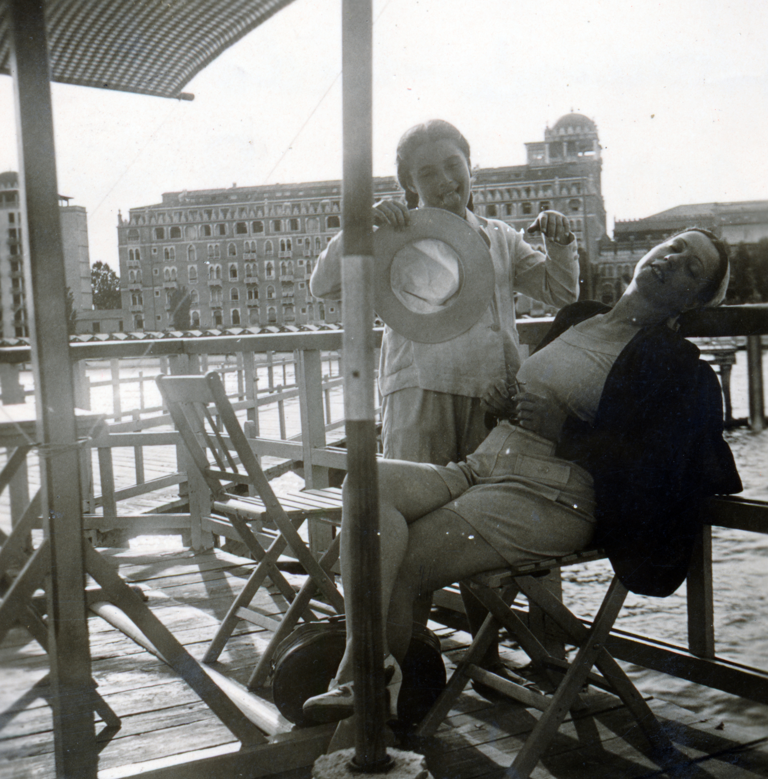 Italy, Venice, Lido, háttérben a Hotel Excelsior., 1937, Fortepan/Album076, portrait, Fortepan #227079