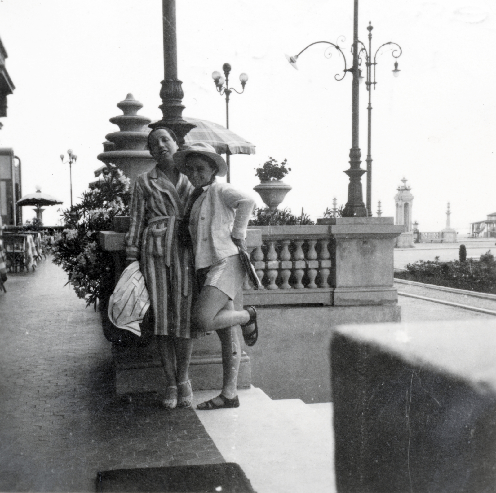 Olaszország, Cesenatico, Piazza Andrea Costa, a felvétel a Grand Hotel Cesenatico előtt készült., 1937, Fortepan/Album076, Fortepan #227085