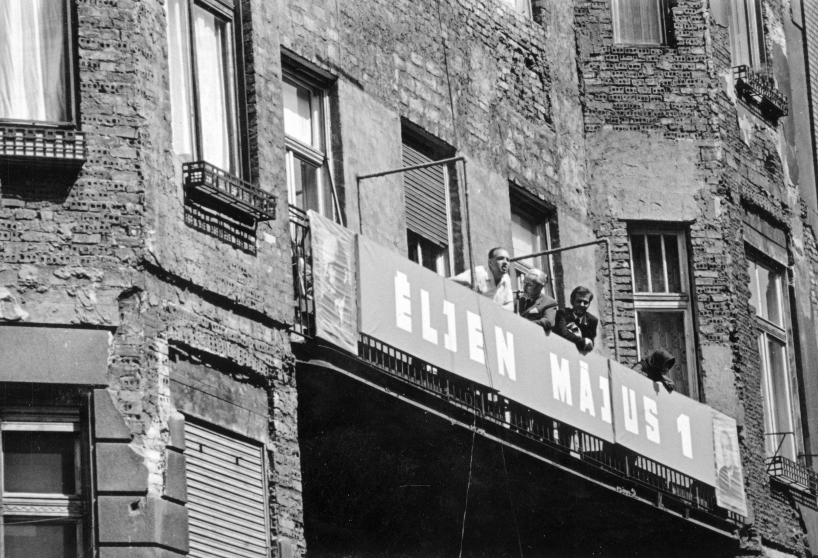 Hungary, Budapest VII., Dembinszky utca 48. számú ház erkélye., 1970, Középületépítő Vállalat - Kreszán Albert - Koczka András - Kemecsei József, Budapest, Fortepan #227107
