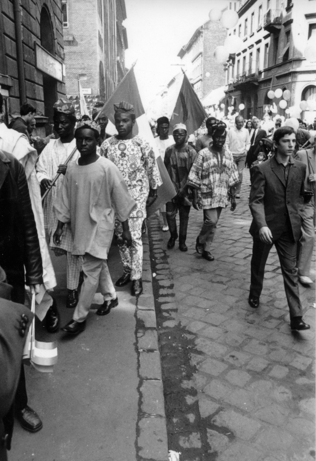 Hungary, Budapest VII., Dembinszky utca, május 1-i felvonulás résztvevői a Hernád utcai kereszteződésnél., 1974, Középületépítő Vállalat - Kreszán Albert - Koczka András - Kemecsei József, Budapest, Fortepan #227130