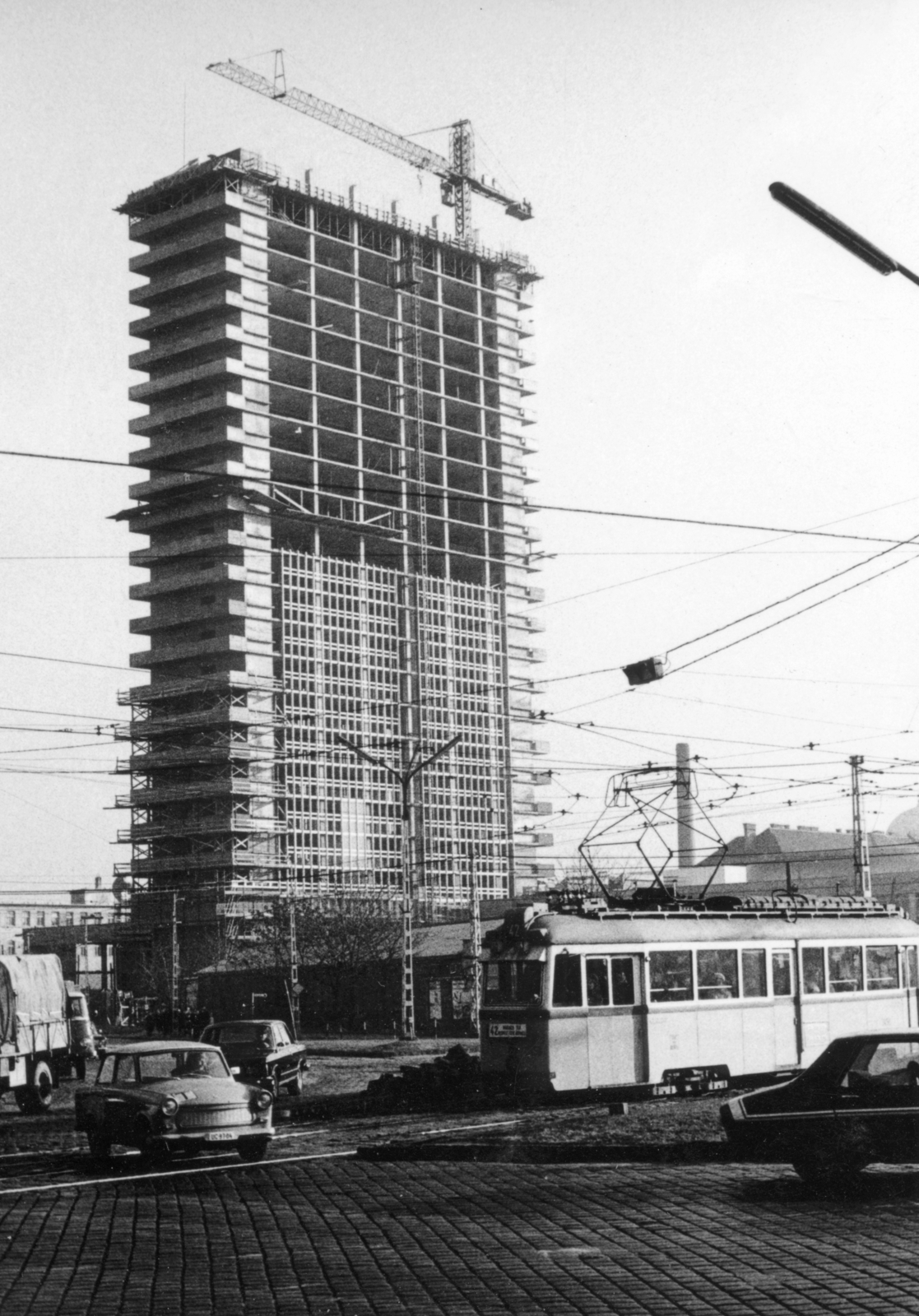 Hungary, Budapest VIII., Nagyvárad tér, szemben a SOTE (később Semmelweis Egyetem) Elméleti Tömbjének építkezése., 1974, Középületépítő Vállalat - Kreszán Albert - Koczka András - Kemecsei József, Budapest, Fortepan #227205