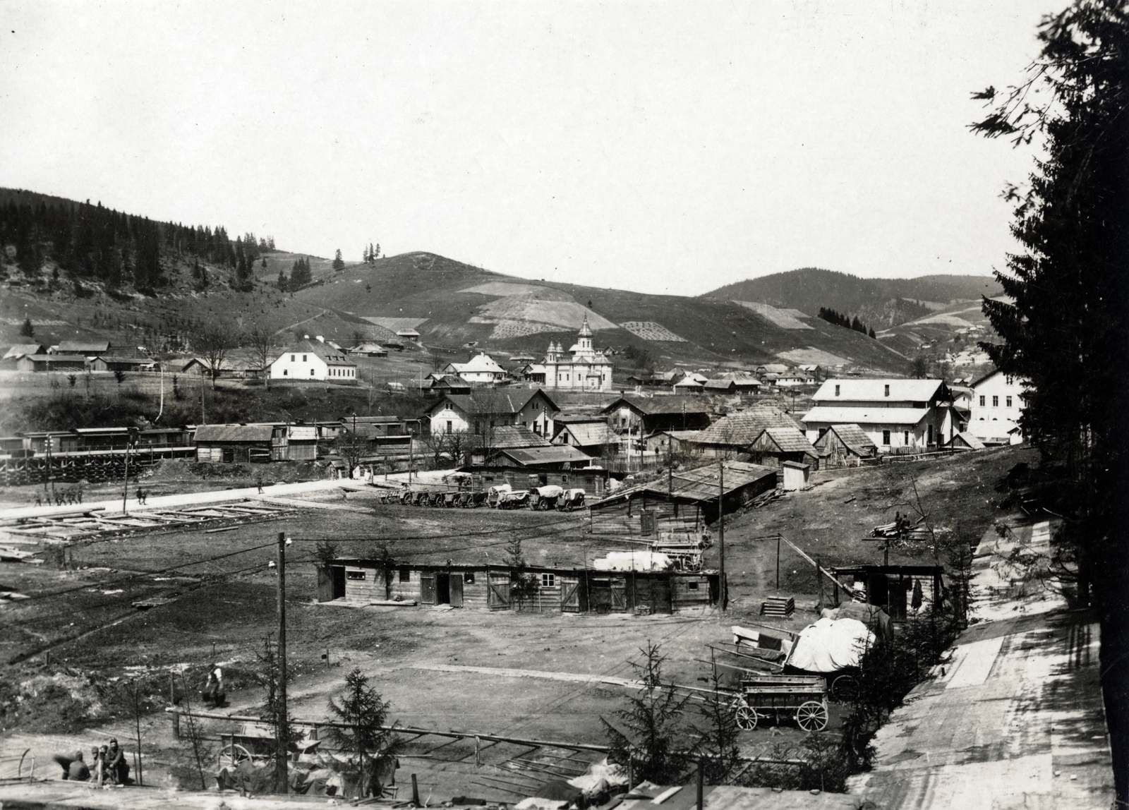 Romania, szemben a vasútállomás, távolabb az ortodox templom látható., 1917, Vízkelety László, Fortepan #227322
