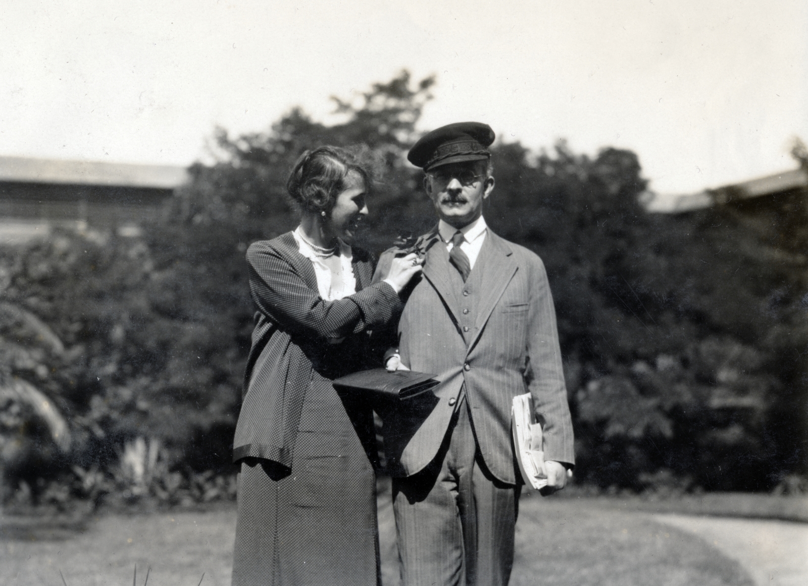 1930, Vízkelety László, Best of, virág hajtókán, gesztus, emberpár, kézben tartani, Fortepan #227433