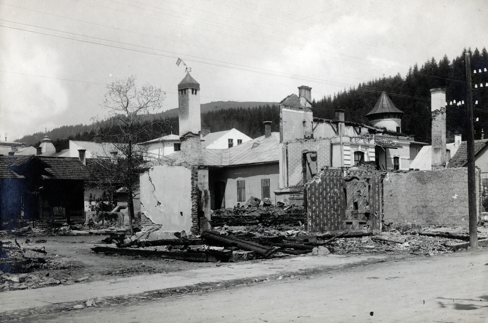 Romania, Vatra Dornei, a Strada Luceafărului lerombolt épületei., 1918, Vízkelety László, Fortepan #227479