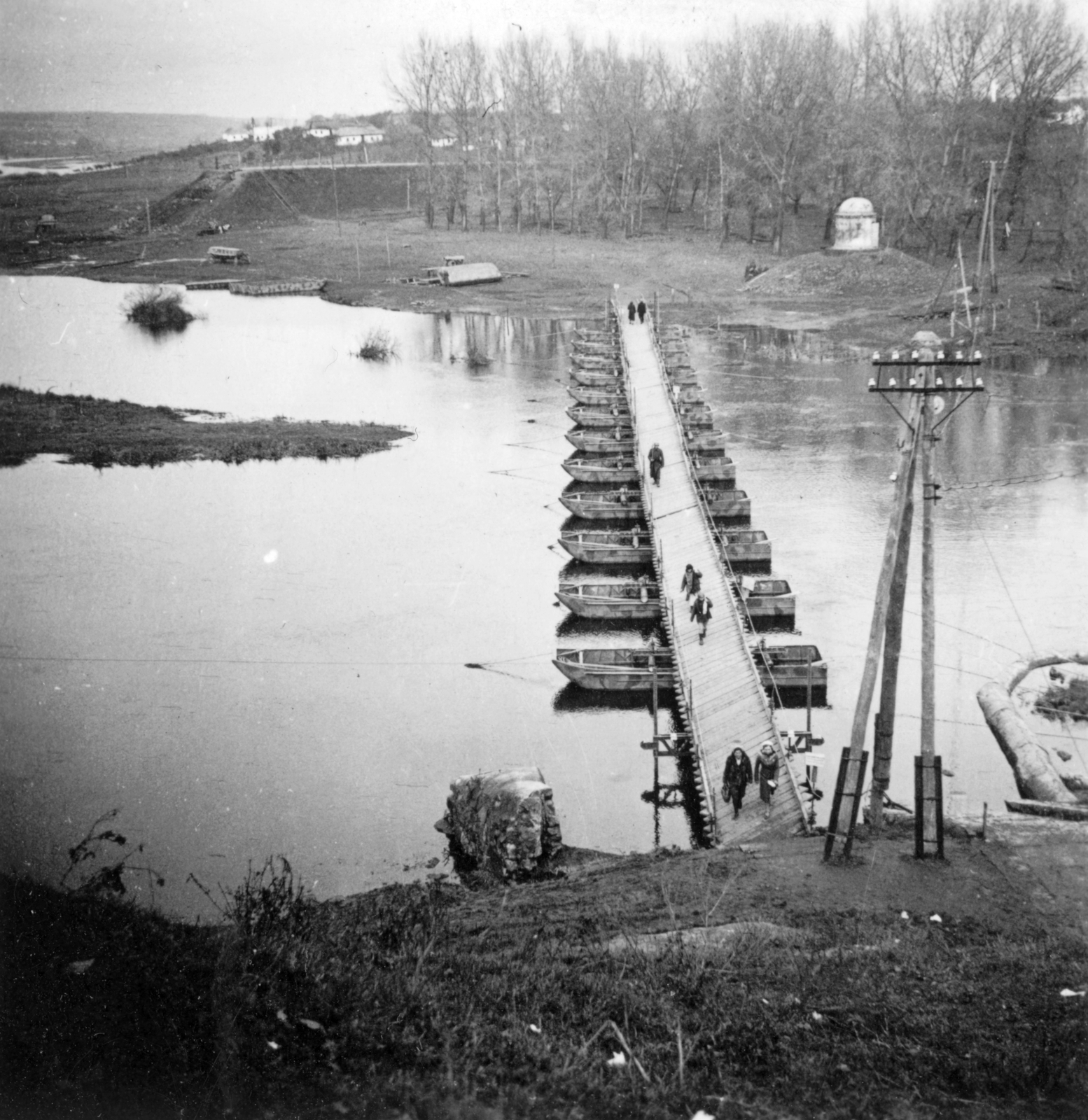 Ukrajna, Vinnicja, a település melletti Bug folyó 1941. október végén. A pontonhidat a Magyar Királyi Török Ignác II. utászzászlóalj építette., 1941, Ungváry Krisztián, keleti front, híd, katonaság, második világháború, honvédség, Fortepan #22760