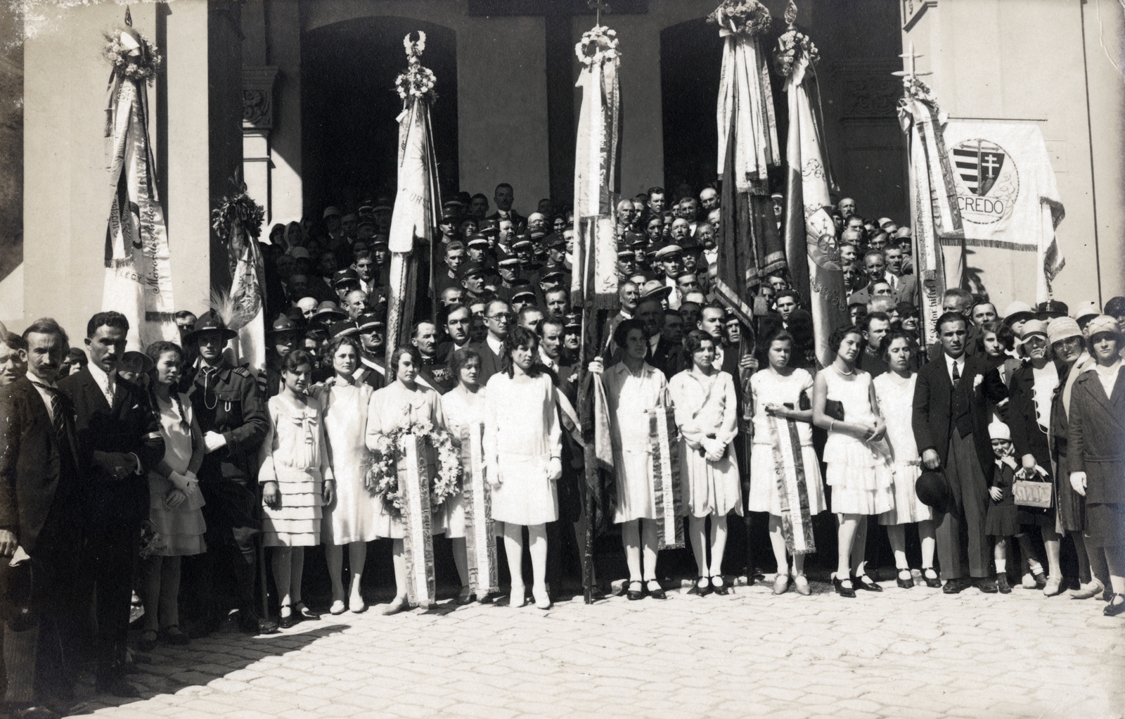 Magyarország, Pécs, Széchenyi tér, a felvétel a Dzsámi előtt készült., 1930, Vízkelety László, ünnepség, csoportkép, Fortepan #227622