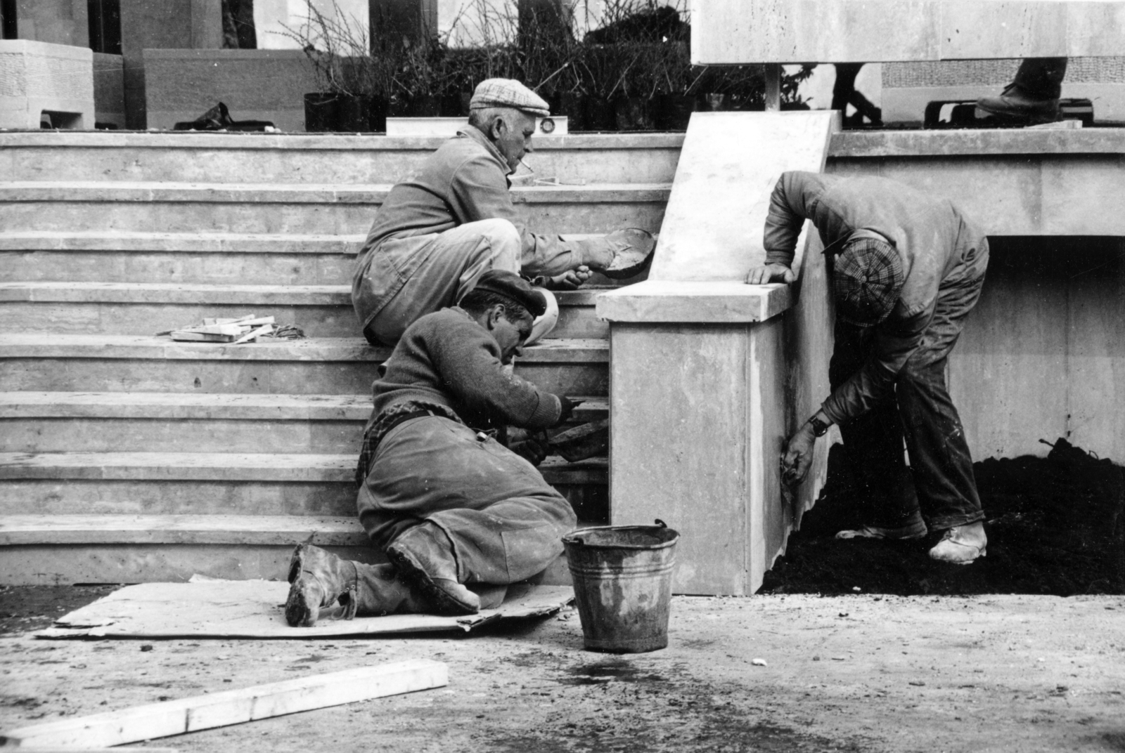 1972, Középületépítő Vállalat - Kreszán Albert - Koczka András - Kemecsei József, three people, stairs, construction, mason, Fortepan #227744