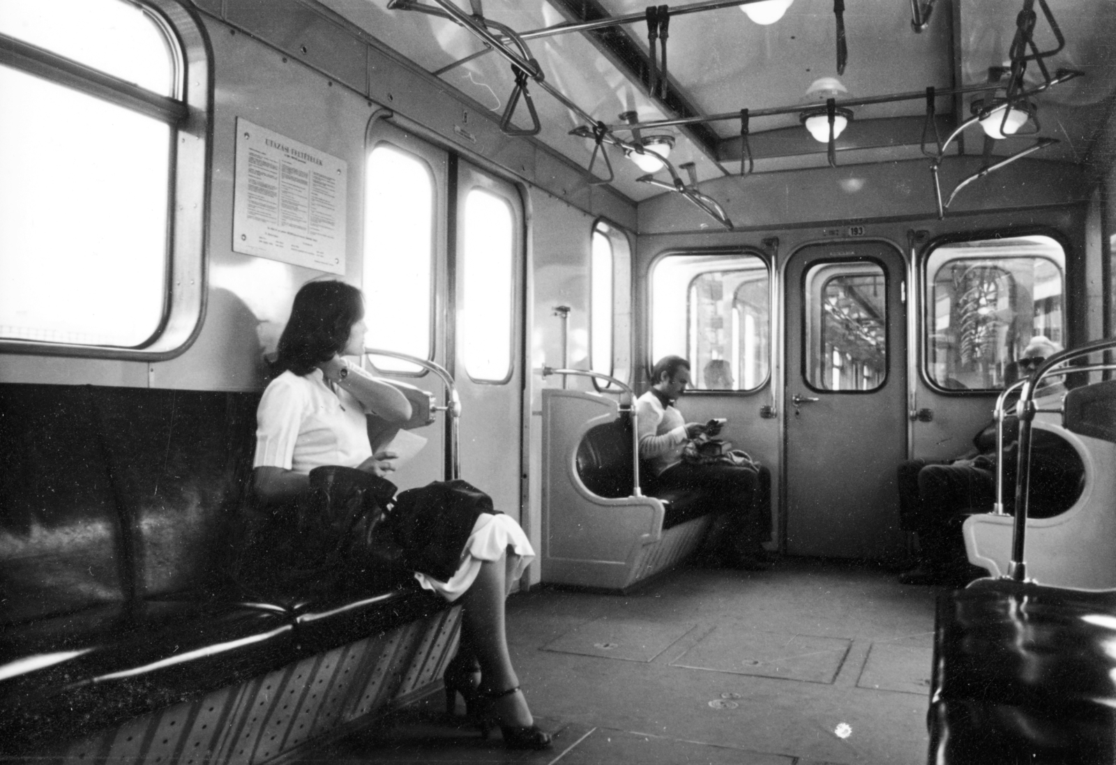 Magyarország, Budapest, a felvétel egy metrószerelvényben készült., 1974, Középületépítő Vállalat - Kreszán Albert - Koczka András - Kemecsei József, metró, Fortepan #227748