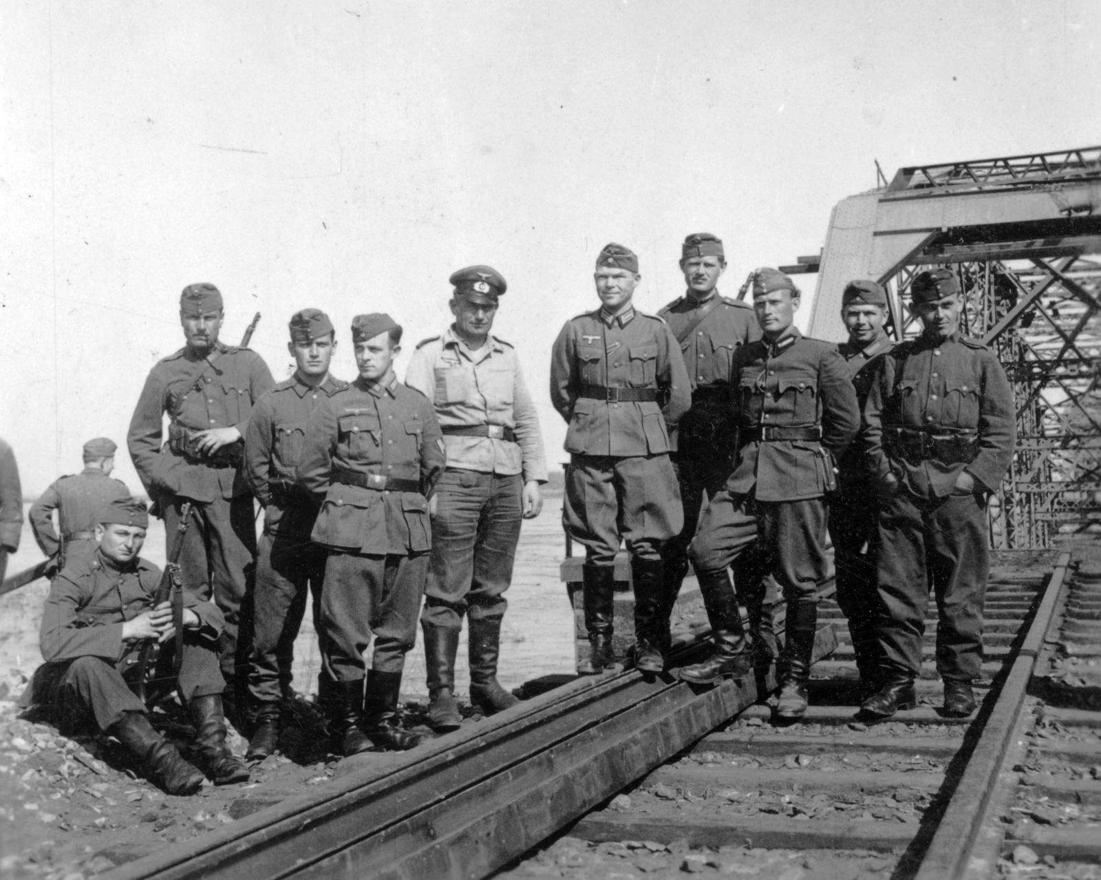 1942, Ungváry Krisztián, keleti front, híd, csoportkép, második világháború, hídroncs, katona, német katona, Fortepan #22797