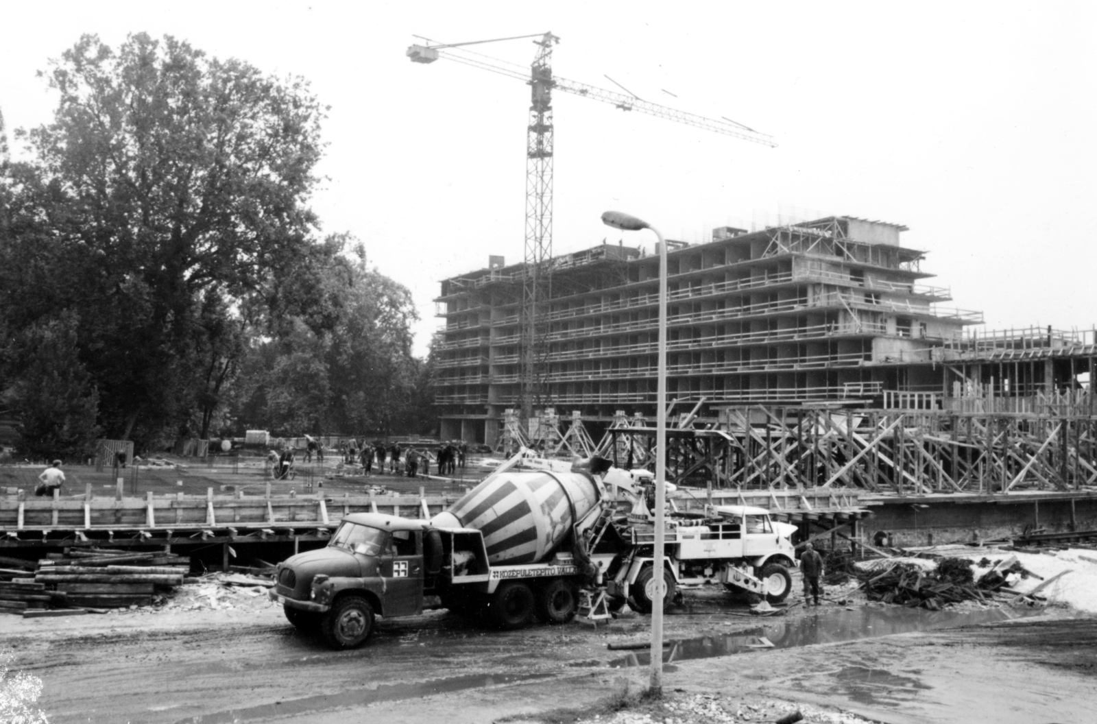 Hungary, Margit Islands, Budapest, a Thermal Hotel építkezése., 1976, Középületépítő Vállalat - Kreszán Albert - Koczka András - Kemecsei József, Tatra-brand, Fortepan #228028