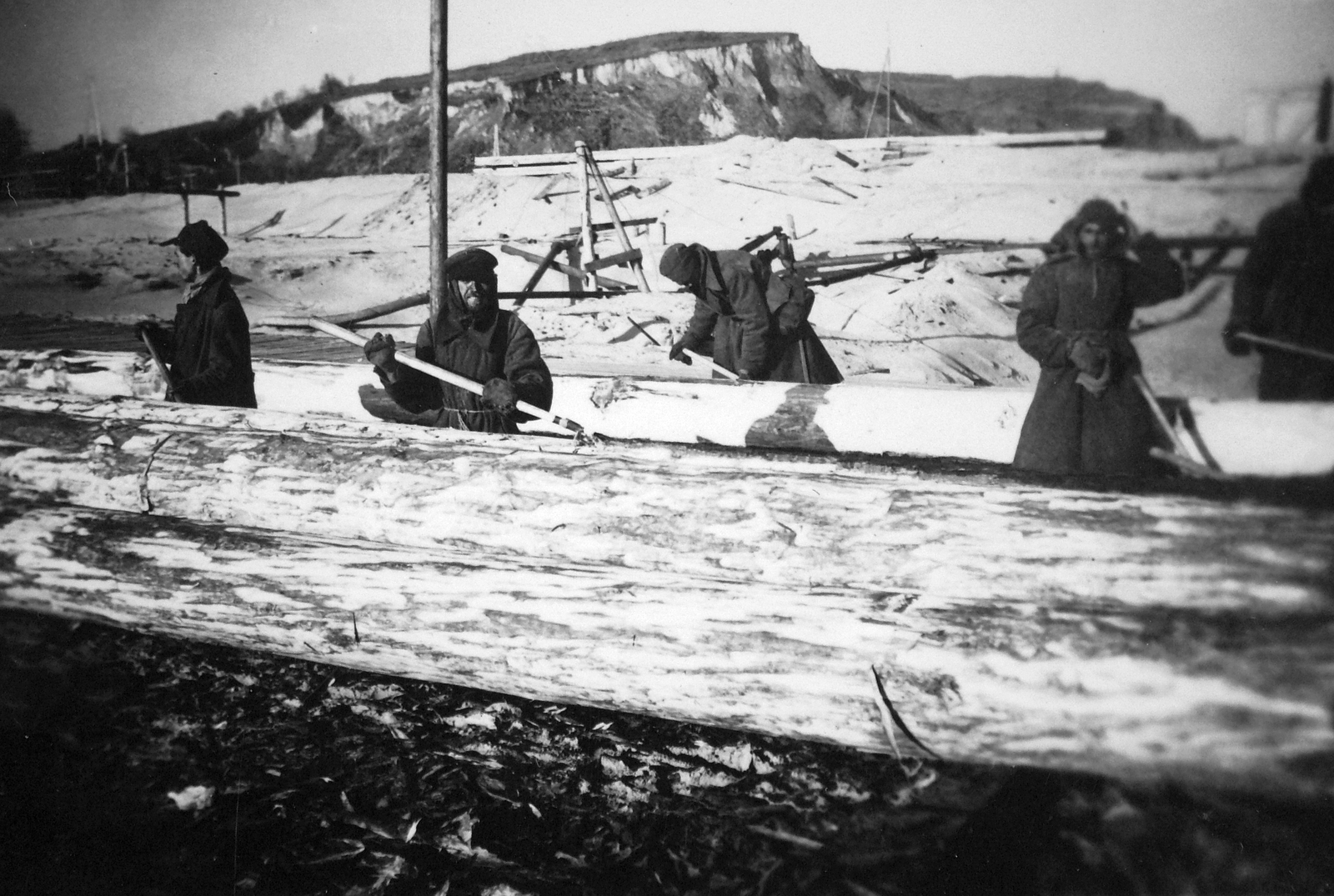 Ukraine, Kyiv, a felvétel a Dnyeper folyó partján a Paton (ekkor Reichenau) híd építésekor készült., 1942, Ungváry Krisztián, second World War, trunk, Fortepan #22809