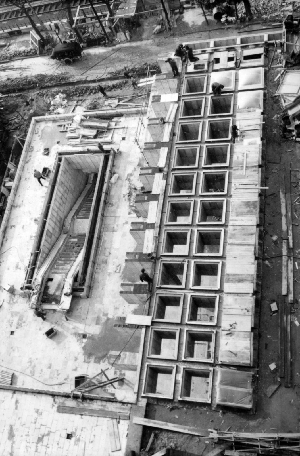 Magyarország, Budapest V., az épülő Hotel Duna Intercontinental, a felvétel felső szélén a Dunakorzó látható., 1968, Középületépítő Vállalat - Kreszán Albert - Koczka András - Kemecsei József, Budapest, Fortepan #228113