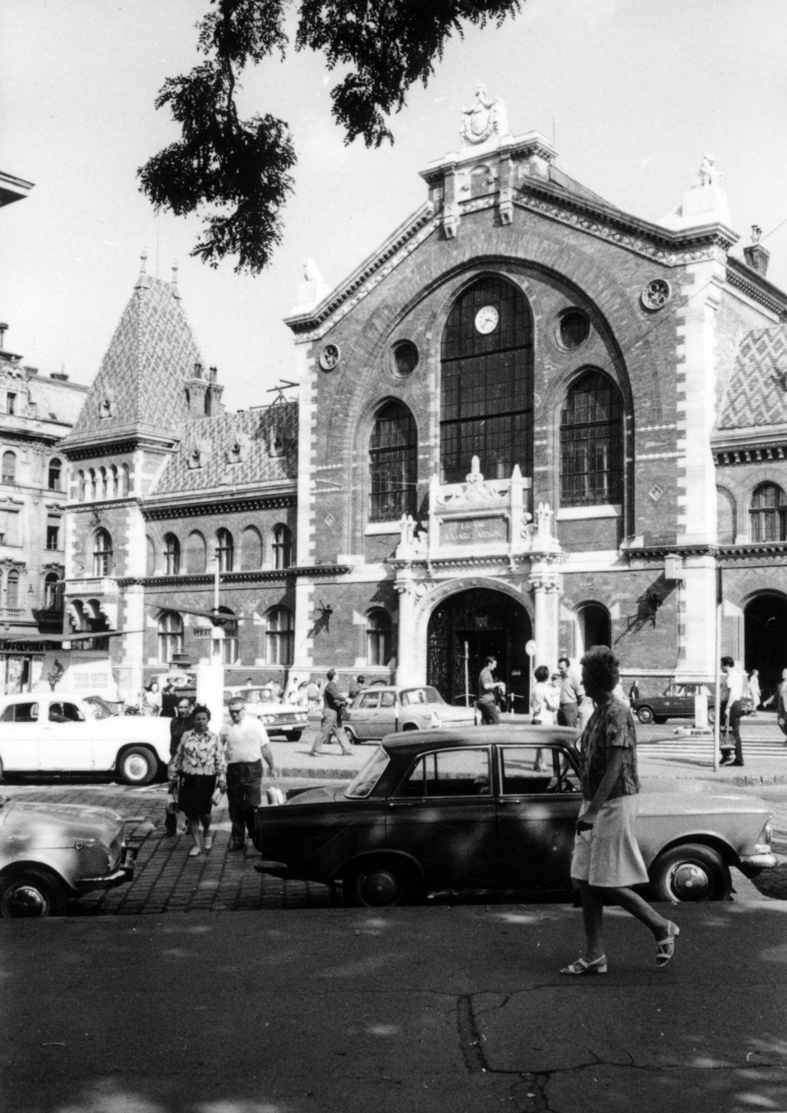 Magyarország, Budapest V., Fővám (Dimitrov) tér, szemben a Központi Vásárcsarnok., 1972, Középületépítő Vállalat - Kreszán Albert - Koczka András - Kemecsei József, Budapest, Fortepan #228121