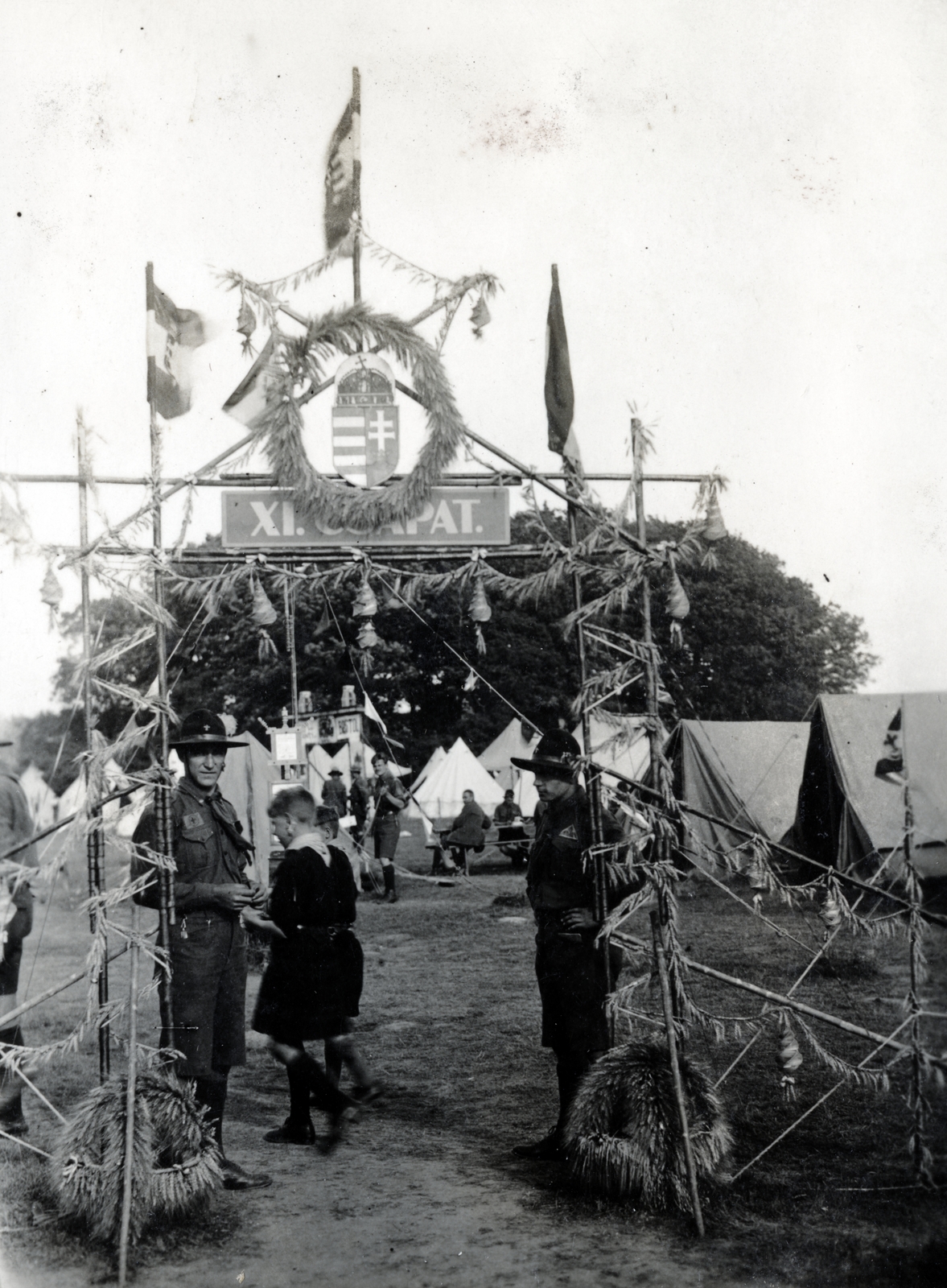 United Kingdom, Arrowe Park, 3. Nemzetközi Cserkész Világtalálkozó (Jamboree), a XI. számú magyar csapat kapuja., 1929, Ábrahám Katalin és László, scouting, crest, Fortepan #228178