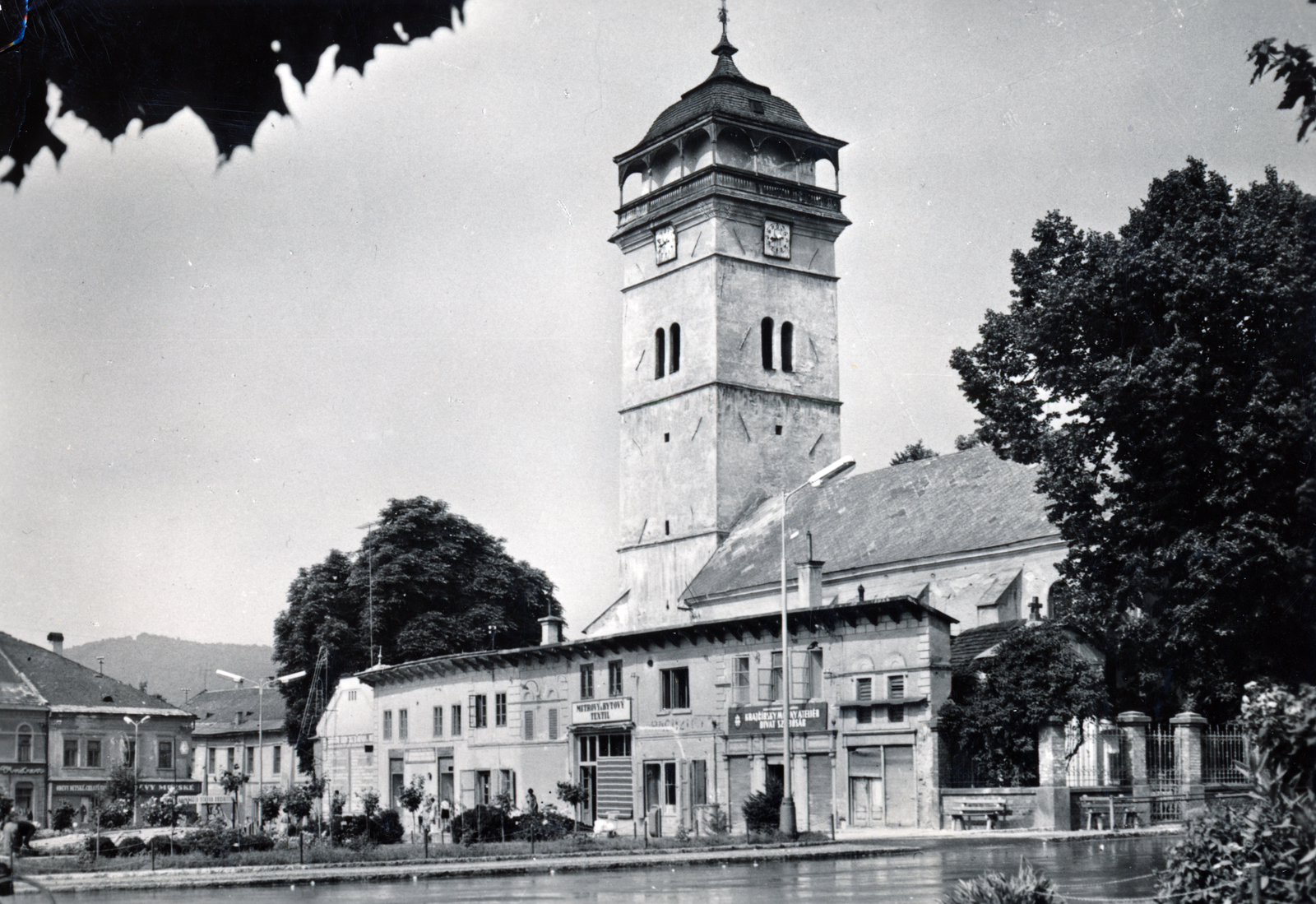 Szlovákia, Rozsnyó, főtér (Námestie baníkov),Városi őrtorony., 1961, Ábrahám Katalin és László, óratorony, templomrom, Fortepan #228267