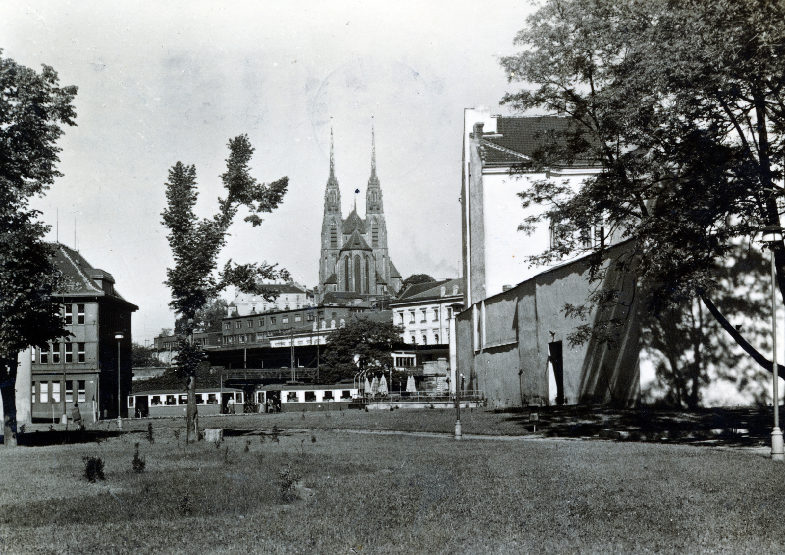 Csehország, Brno, Szent Péter és Pál székesegyház., 1962, Ábrahám Katalin és László, villamos, templomtorony, Fortepan #228270