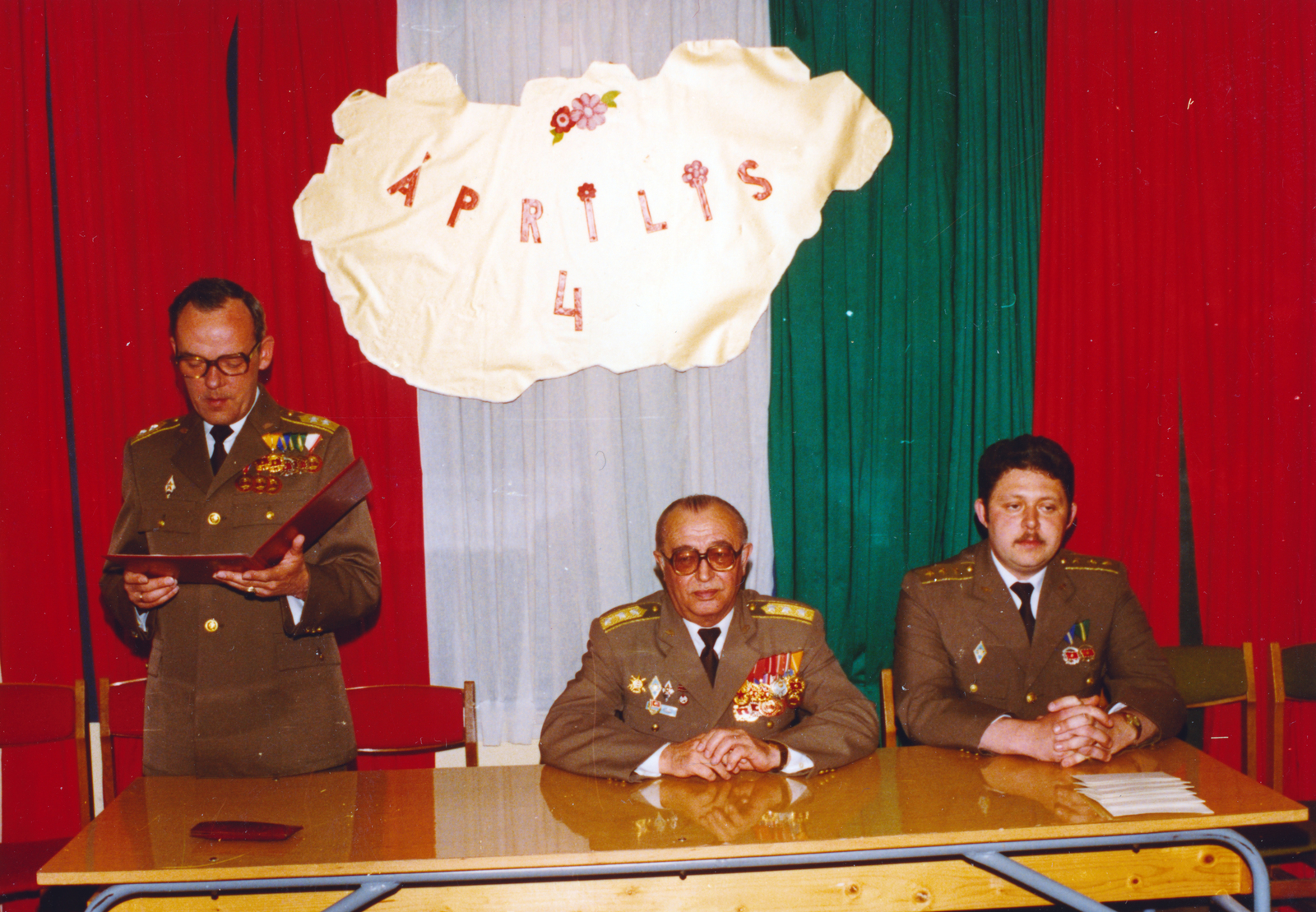 1987, Ötvös János, soldier, festive, medal, colorful, three people, national emblem, Fortepan #228347