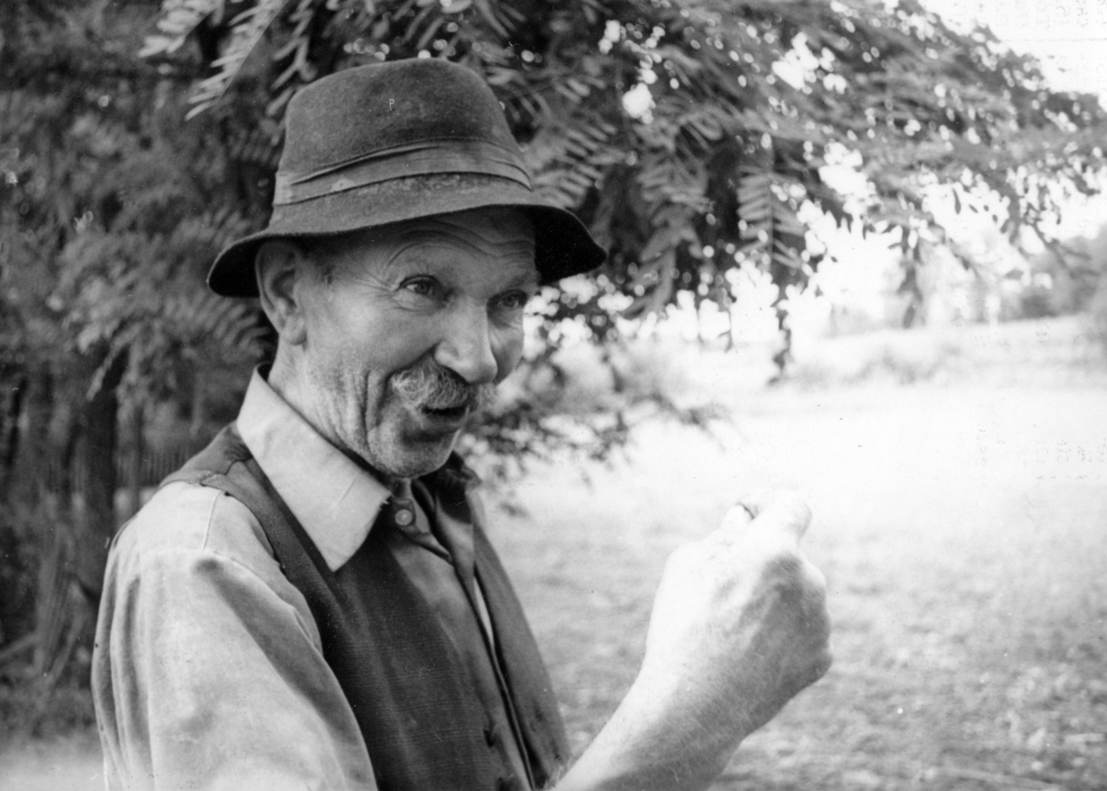 1958, Kálóczi Tamás, hat, smile, vest, moustache, old person, portrait, Fortepan #228369