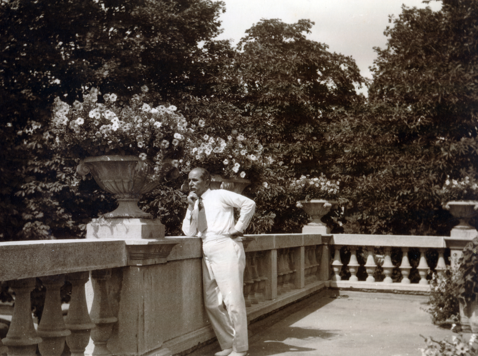 1933, Gerely Ferenc, man, railing, planter, balustrade, prop up the head, Fortepan #228393