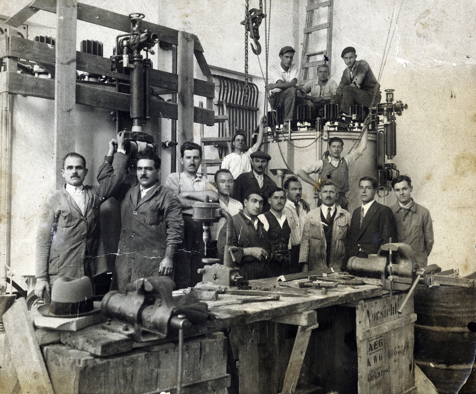 Romania, Bucharest, 1933, Fortepan/Album075, worker, workshop, vise, vise, rack drill, Fortepan #228403