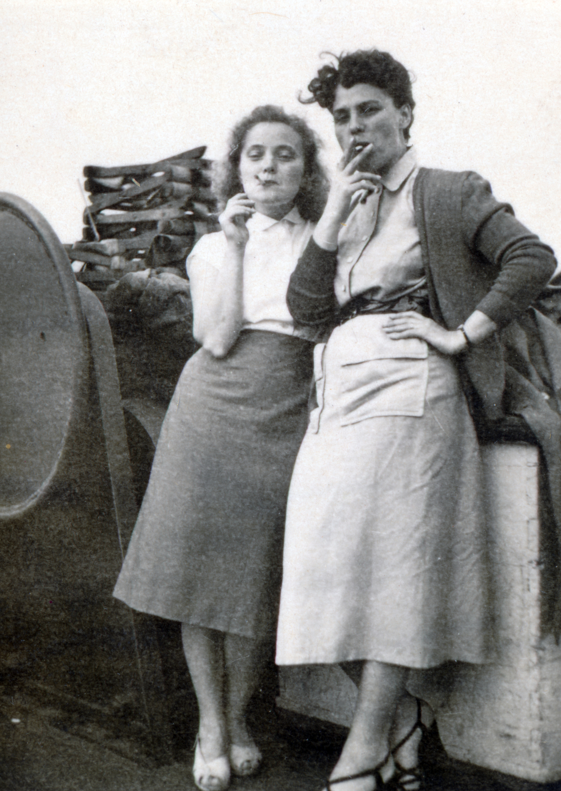 1940, Király Ildikó, women, smoking, Fortepan #228408