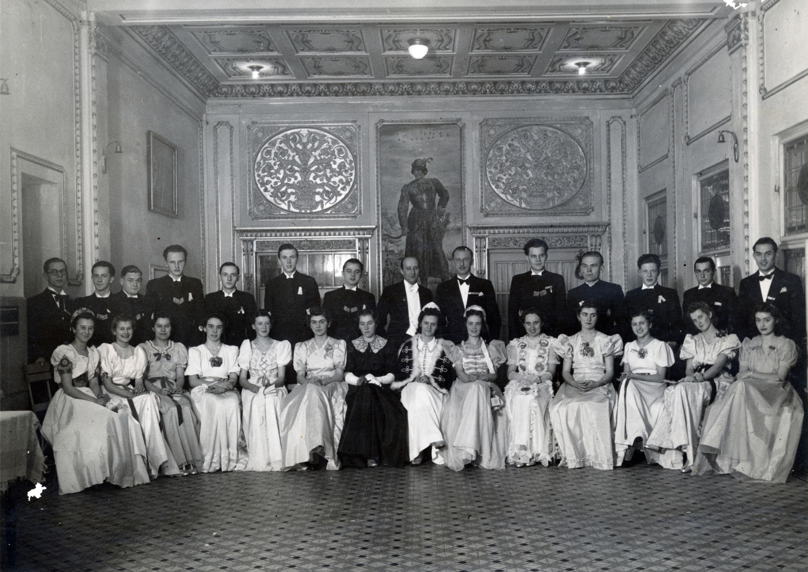 1940, Király Ildikó, ball, archery, fresco, Fortepan #228433