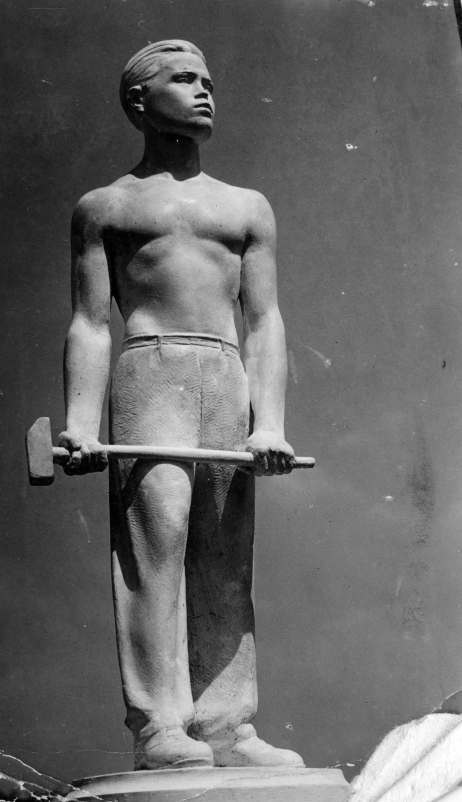 1952, Zimre Zsuzsa, half-naked, worker, sculpture, socialist realism, tool, Fortepan #228456