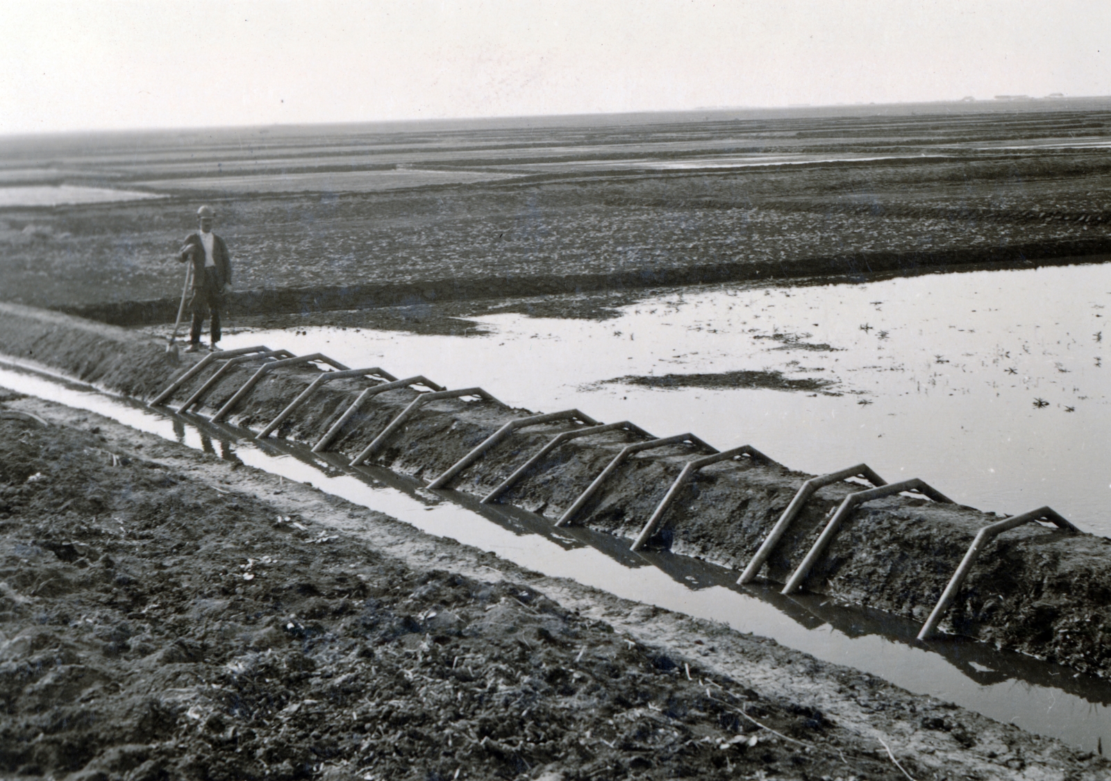 Hungary, Hortobágy, Kónya puszta (a Semsey család balmazújvárosi birtokainak része, ma Hortobágy község településrésze)., 1938, Flanek-Falvay-Kováts, canal, Fortepan #228481