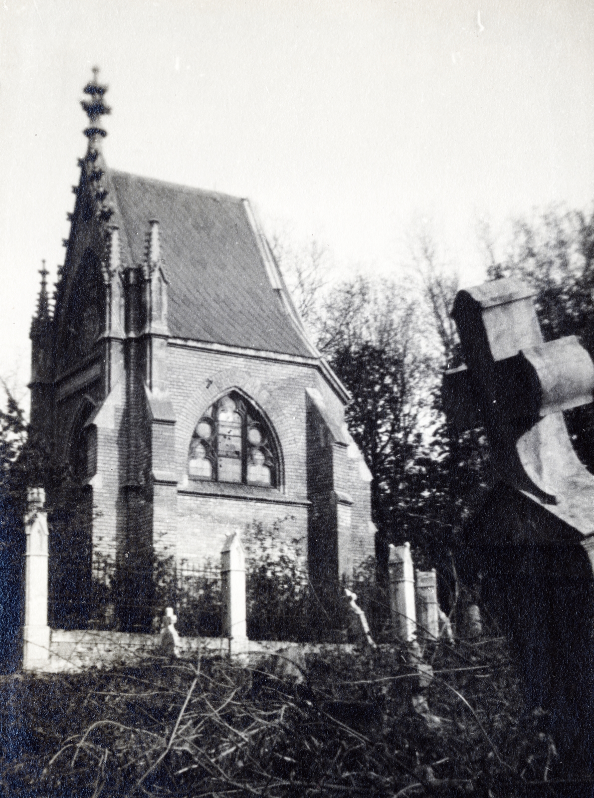 Hungary, Budapest XII., vizivárosi temető, a temető kápolnája a Szilágyi Erzsébet fasor - Kútvölgyi lejtő által határolt területen., 1934, Flanek-Falvay-Kováts, Budapest, Fortepan #228577