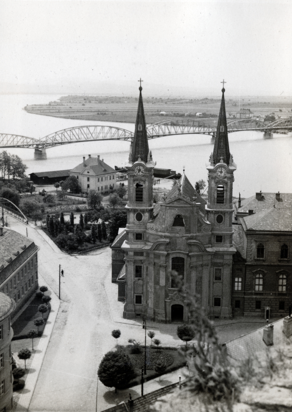 Hungary, Esztergom, kilátás a Várból, Víziváros, Loyolai Szent Ignác-templom, háttérben a Mária Valéria híd., 1935, Flanek-Falvay-Kováts, picture, Fortepan #228740