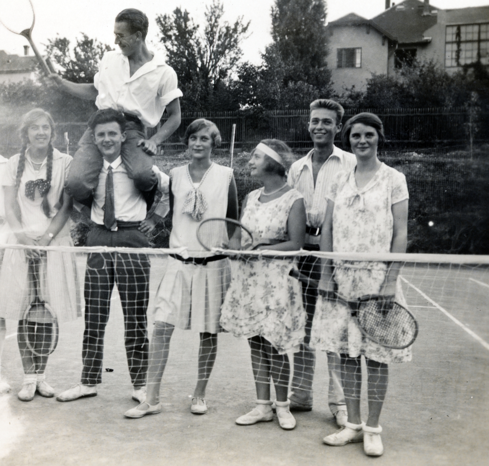 1929, Flanek-Falvay-Kováts, tennis, sitting on the shoulders, youth, Fortepan #228763