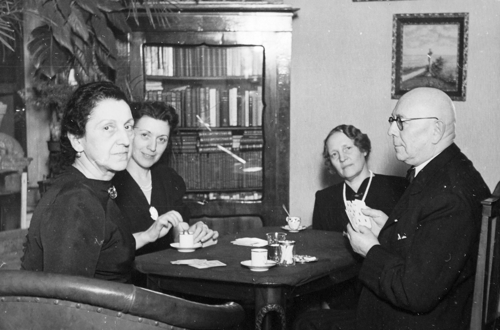 1936, Fortepan, card game, coffee, bald, bookcase, Fortepan #22886