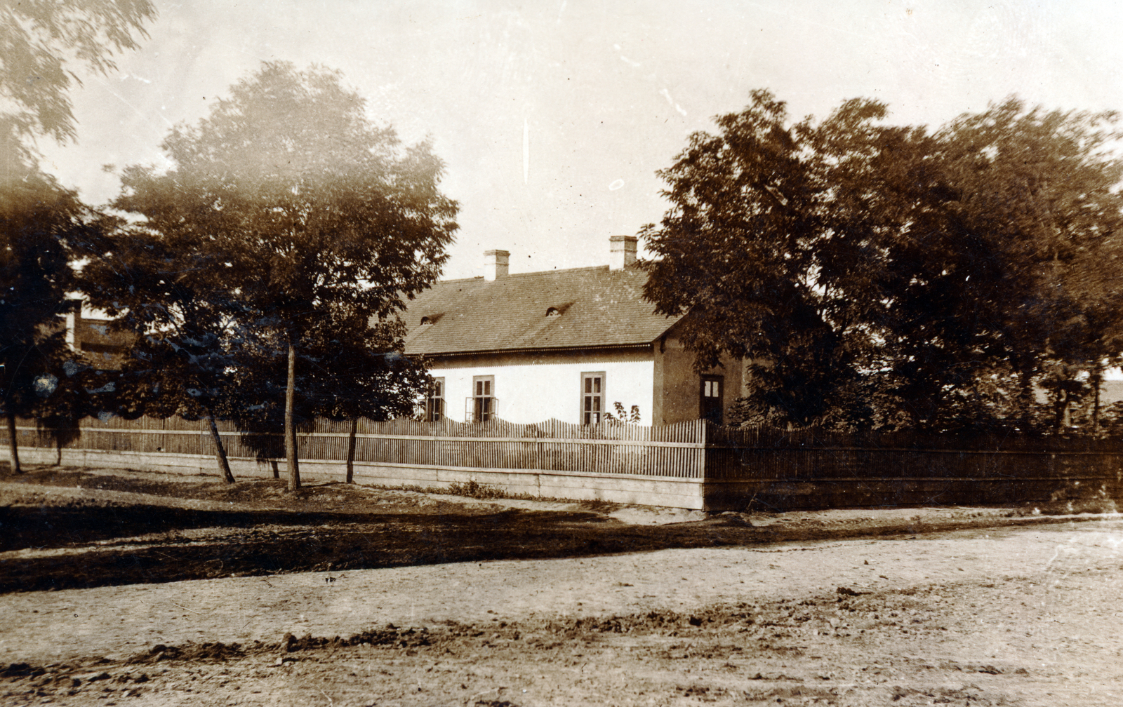Magyarország, Kunhegyes, Arany János utca., 1921, Kern család, léckerítés, Fortepan #228892
