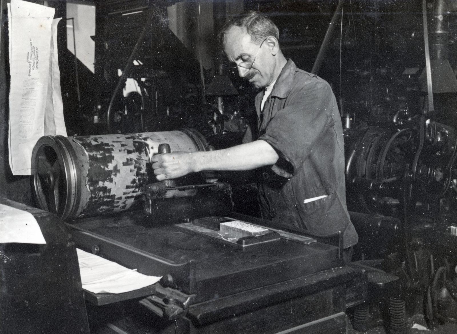 Magyarország, Budapest VII., Rákóczi út 54., a felvétel az Athenaeum Irodalmi és Nyomdai Rt.-nél, a 25 éves Az Est című lap jubileumi esztendejében készült., 1935, Salusinszky Imre, Budapest, nyomda, nyomdaipar, kihalt mesterség, Fortepan #228949