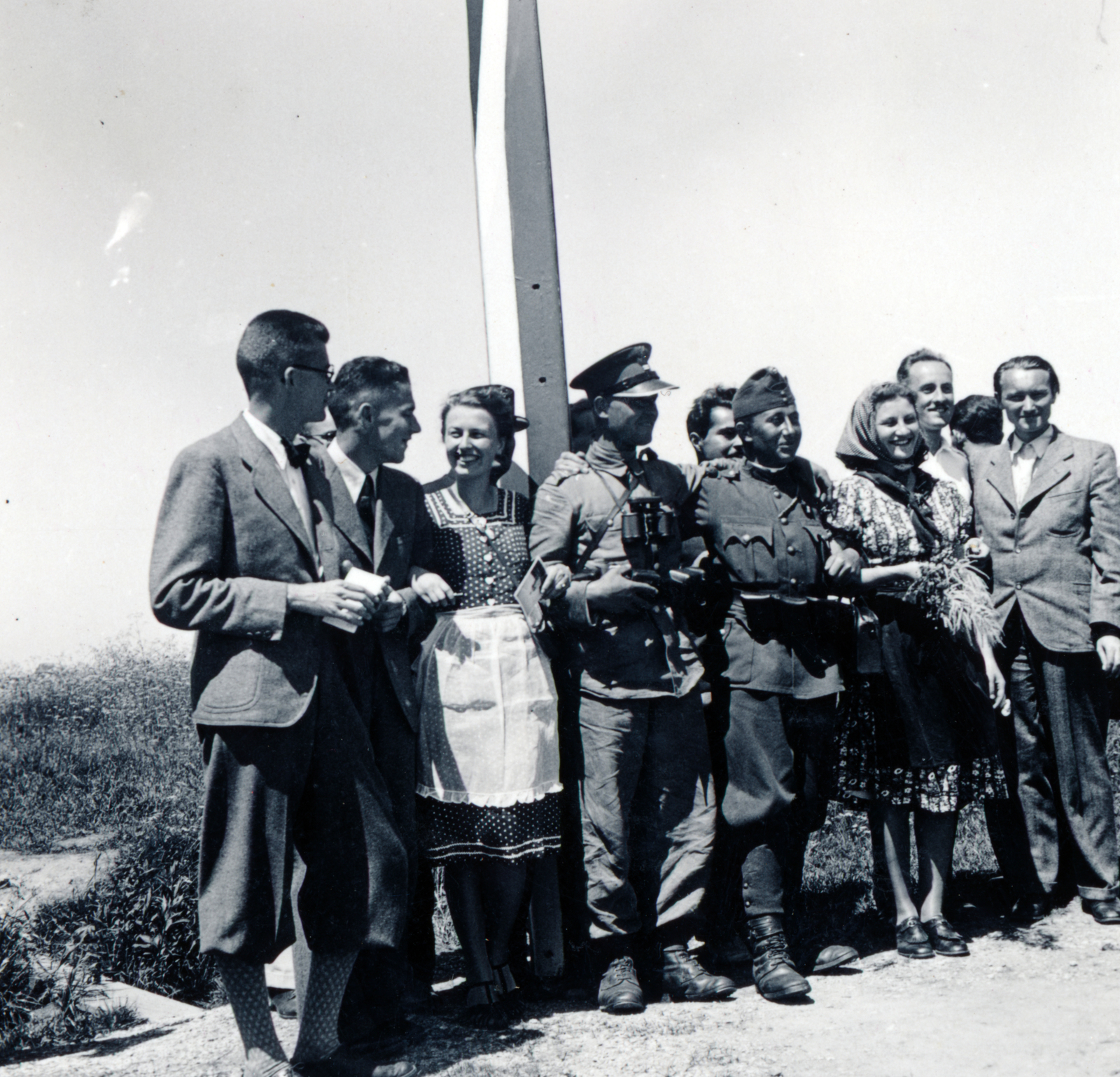 1939, Ábrahám Katalin és László, telescope, hold upper arms, tableau, Fortepan #229099