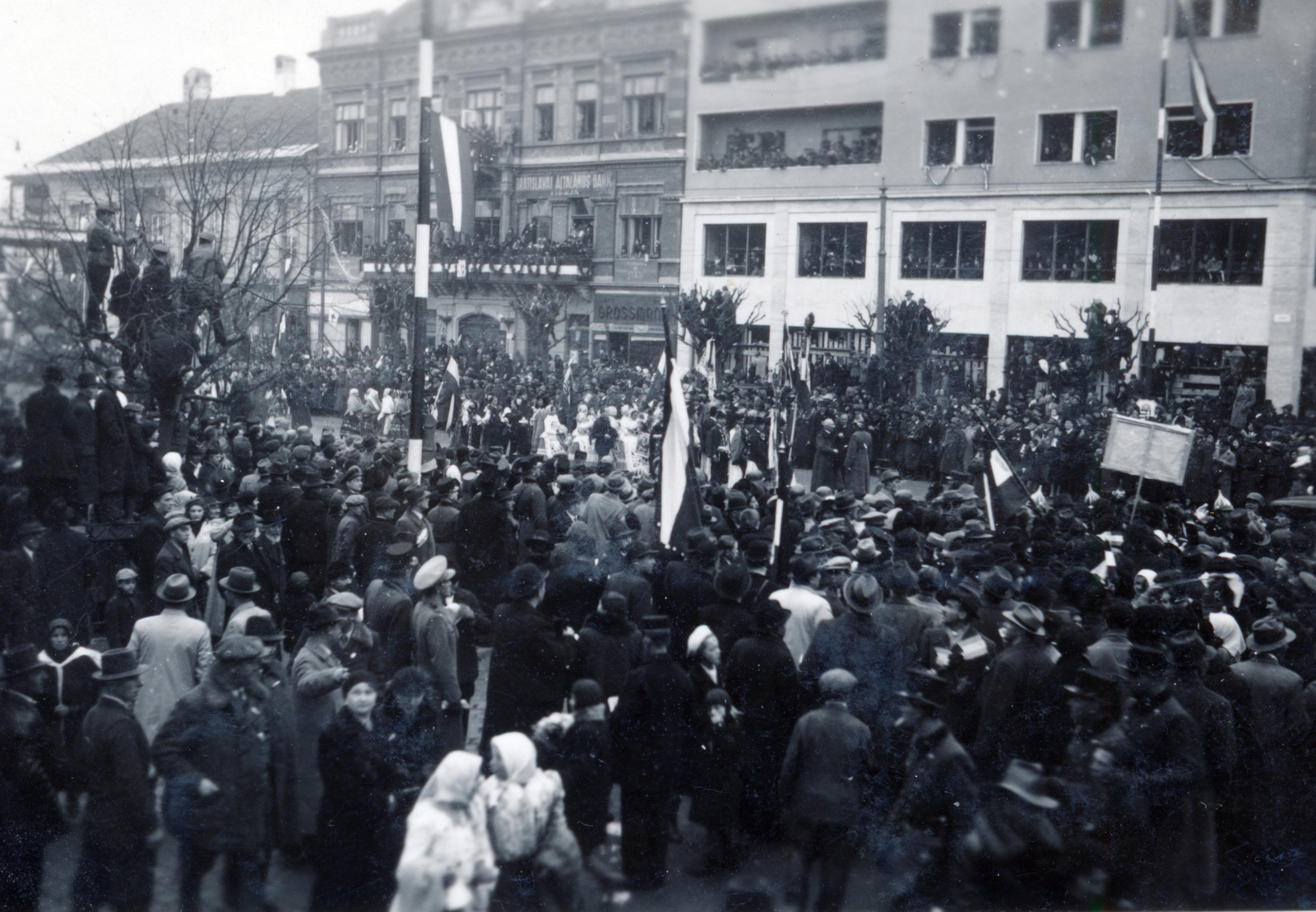Szlovákia, Kassa, Fő utca (ulica Hlavná) 1938. november 11-én a magyar csapatok bevonulása idején., 1938, Ábrahám Katalin és László, Fortepan #229103