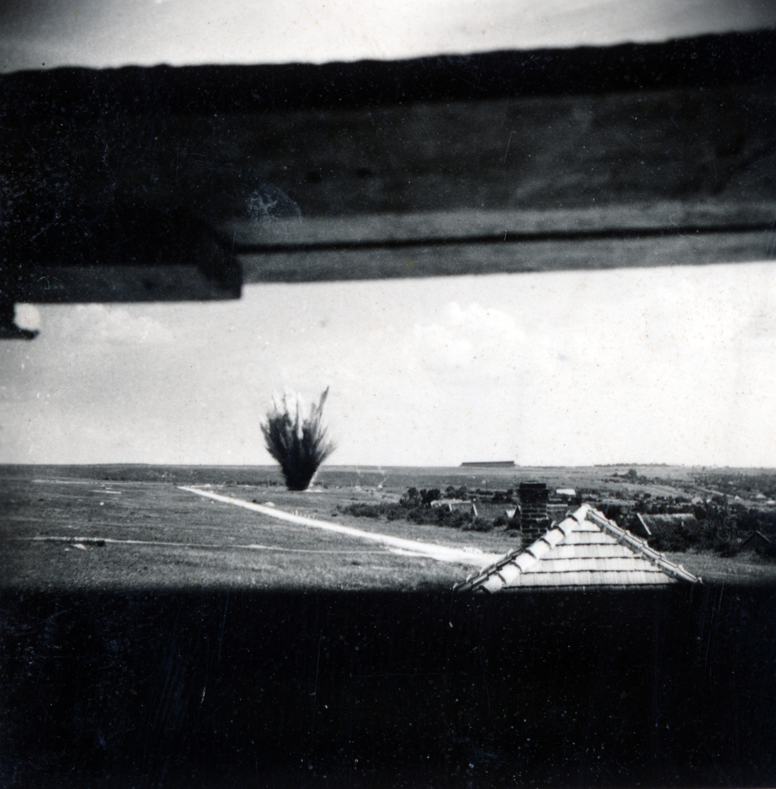 1944, Ábrahám Katalin és László, explosion, cloud smoke, Fortepan #229114