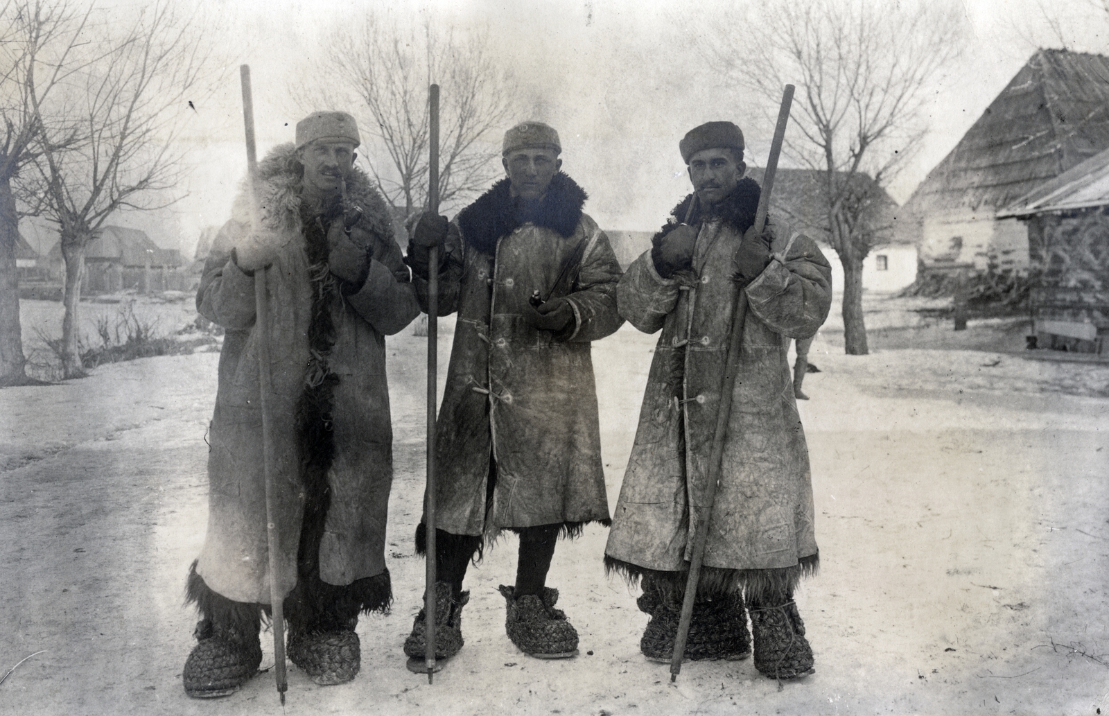 1916, Kocsák család, men, straw boots, fur coat, stock, Fortepan #229123