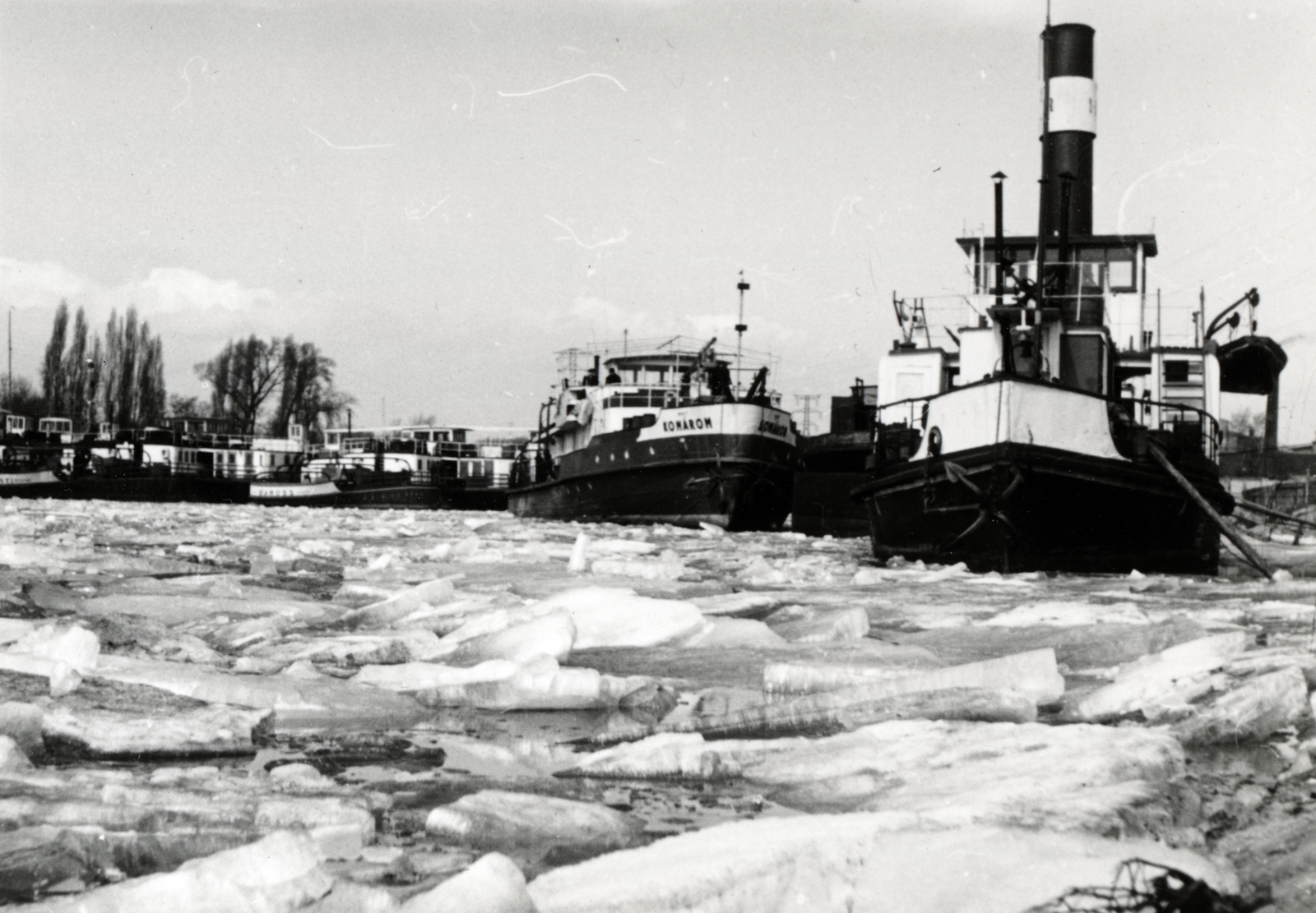 1956, Flanek-Falvay-Kováts, ship, ice breaking, Baross ship, Stationary Ship No351/Komárom ship, Fortepan #229158