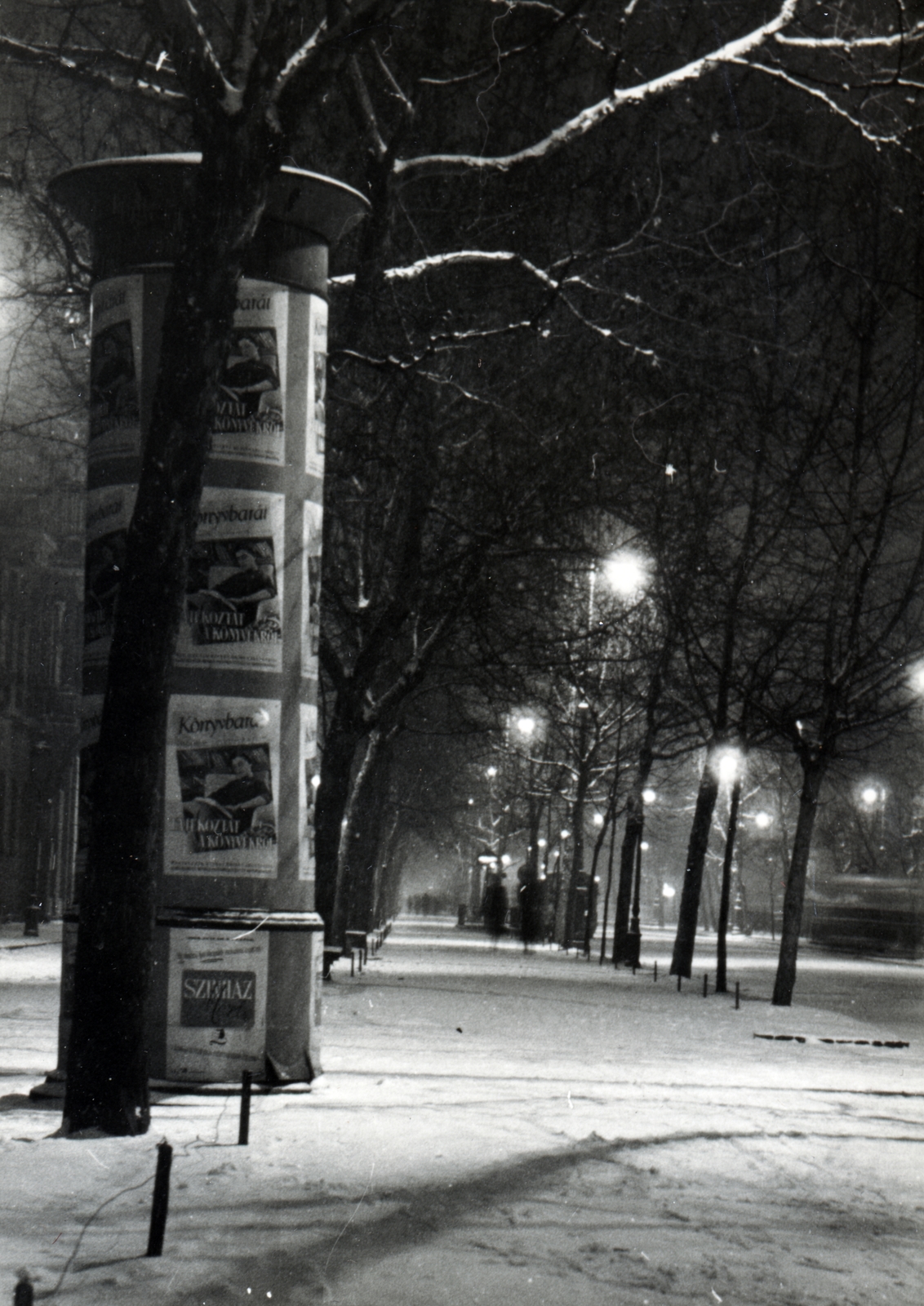 Hungary, Budapest VI., az Andrássy (Sztálin) út Oktogon (November 7. tér) - Kodály körönd (Körönd) közötti szakasza., 1956, Flanek-Falvay-Kováts, Budapest, snow, night, Fortepan #229167